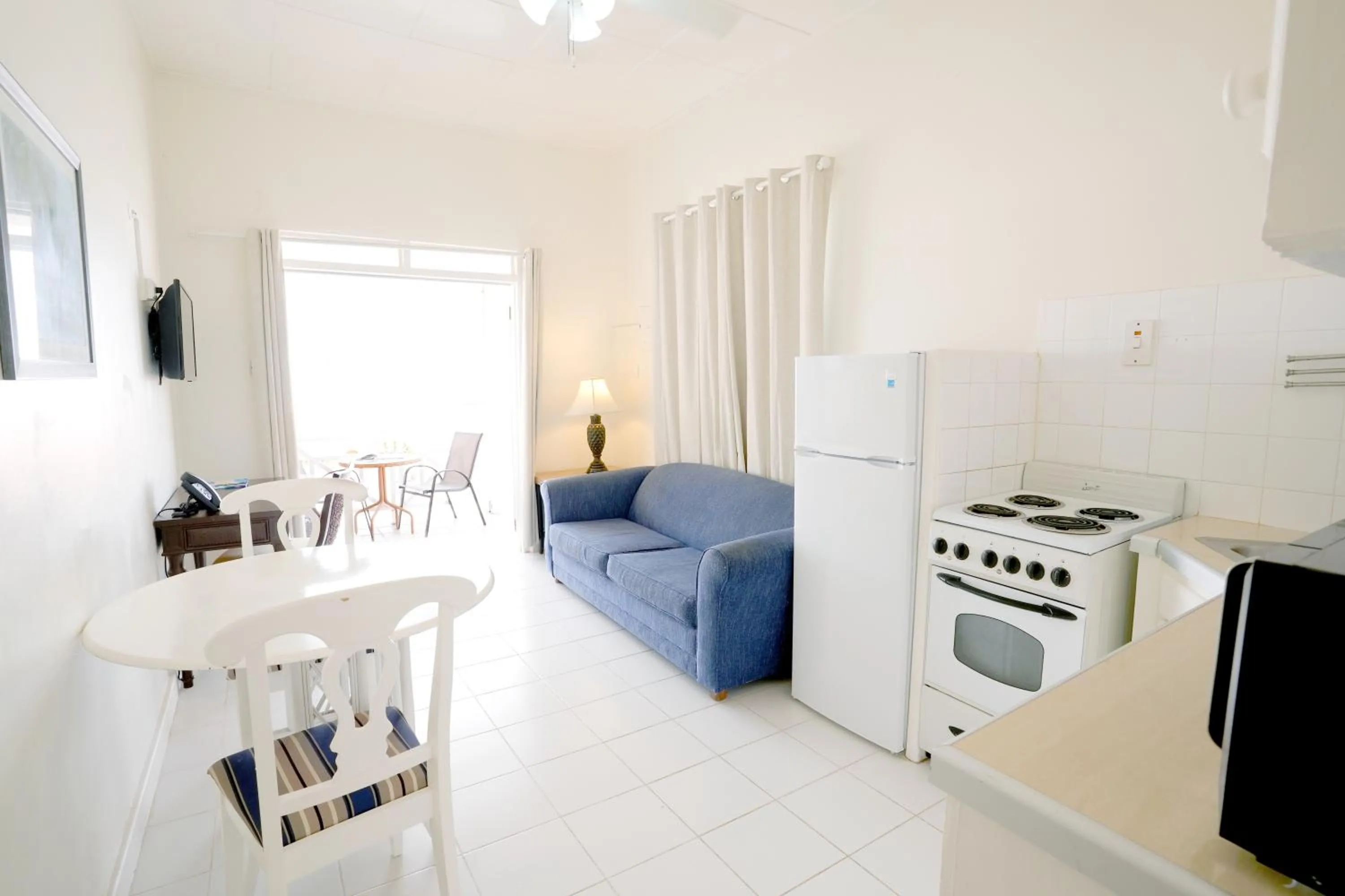 Kitchen or kitchenette in Worthing Court Apartment Hotel