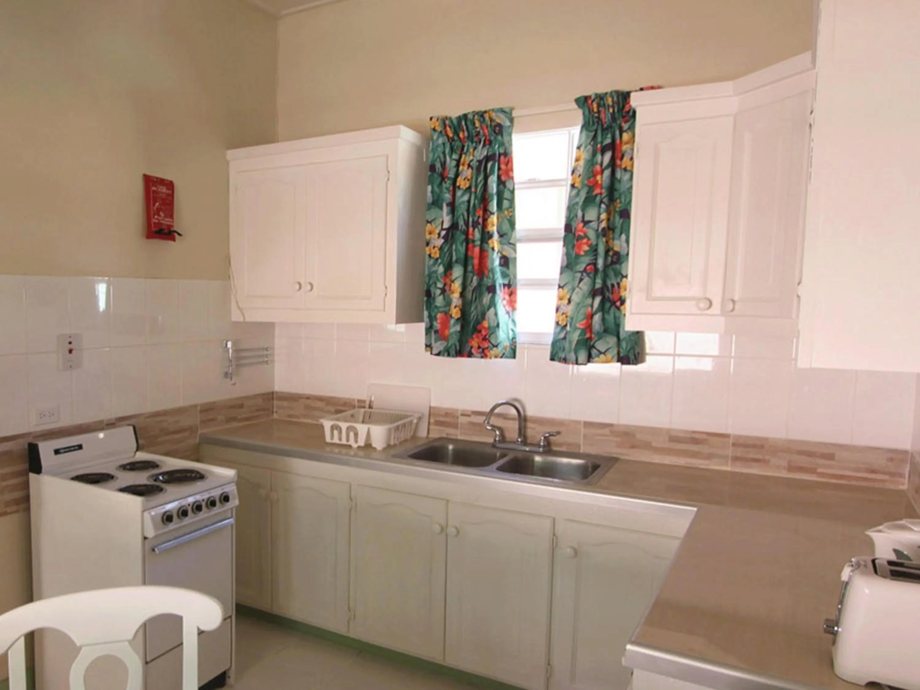 kitchen in Worthing Court Apartment Hotel