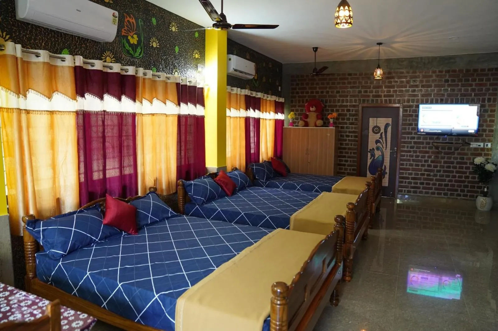 TV and multimedia, Bed in Paradise Forest Resort