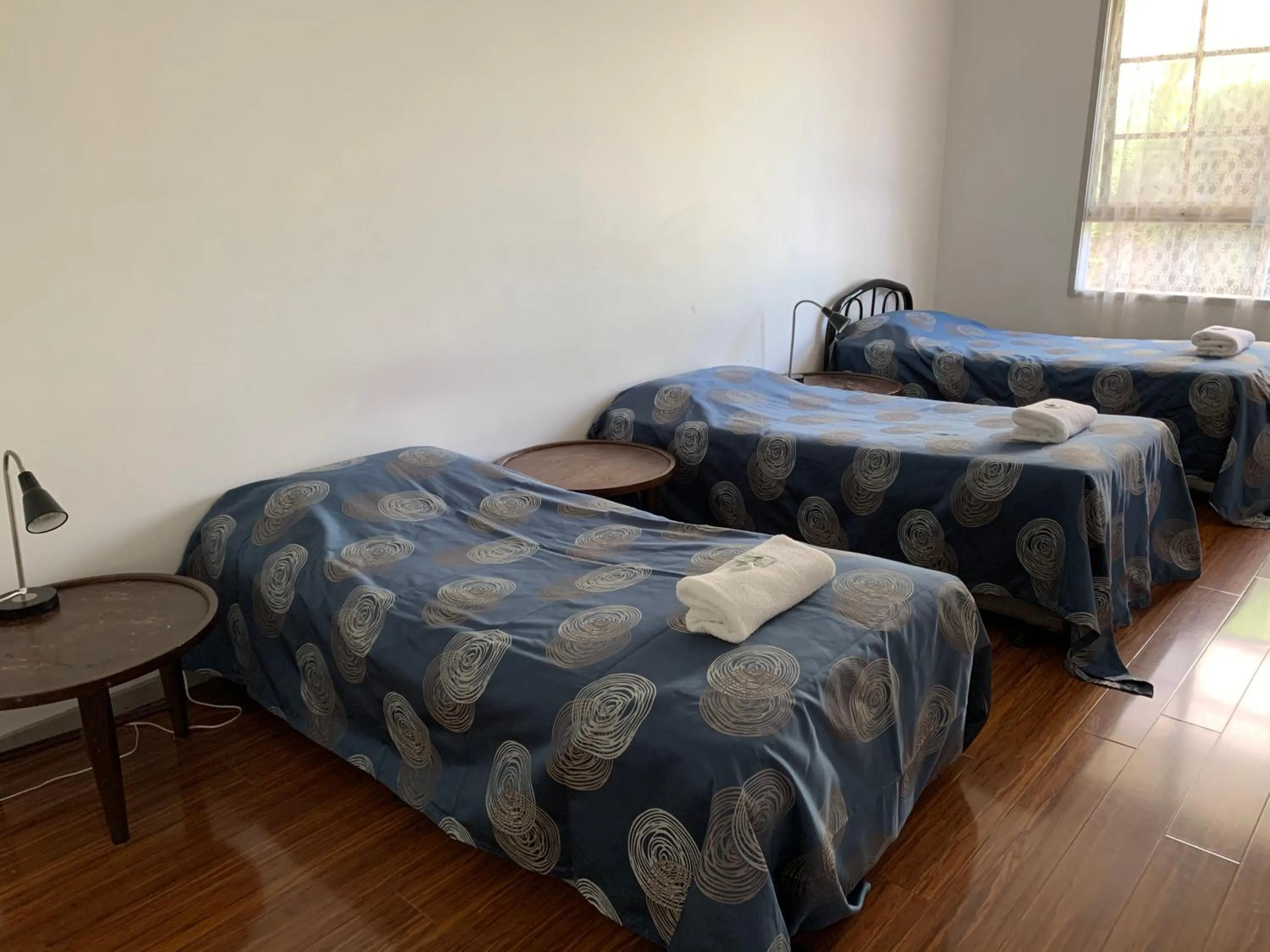 Bedroom, Bed in Beaconsfield Lodge Motel