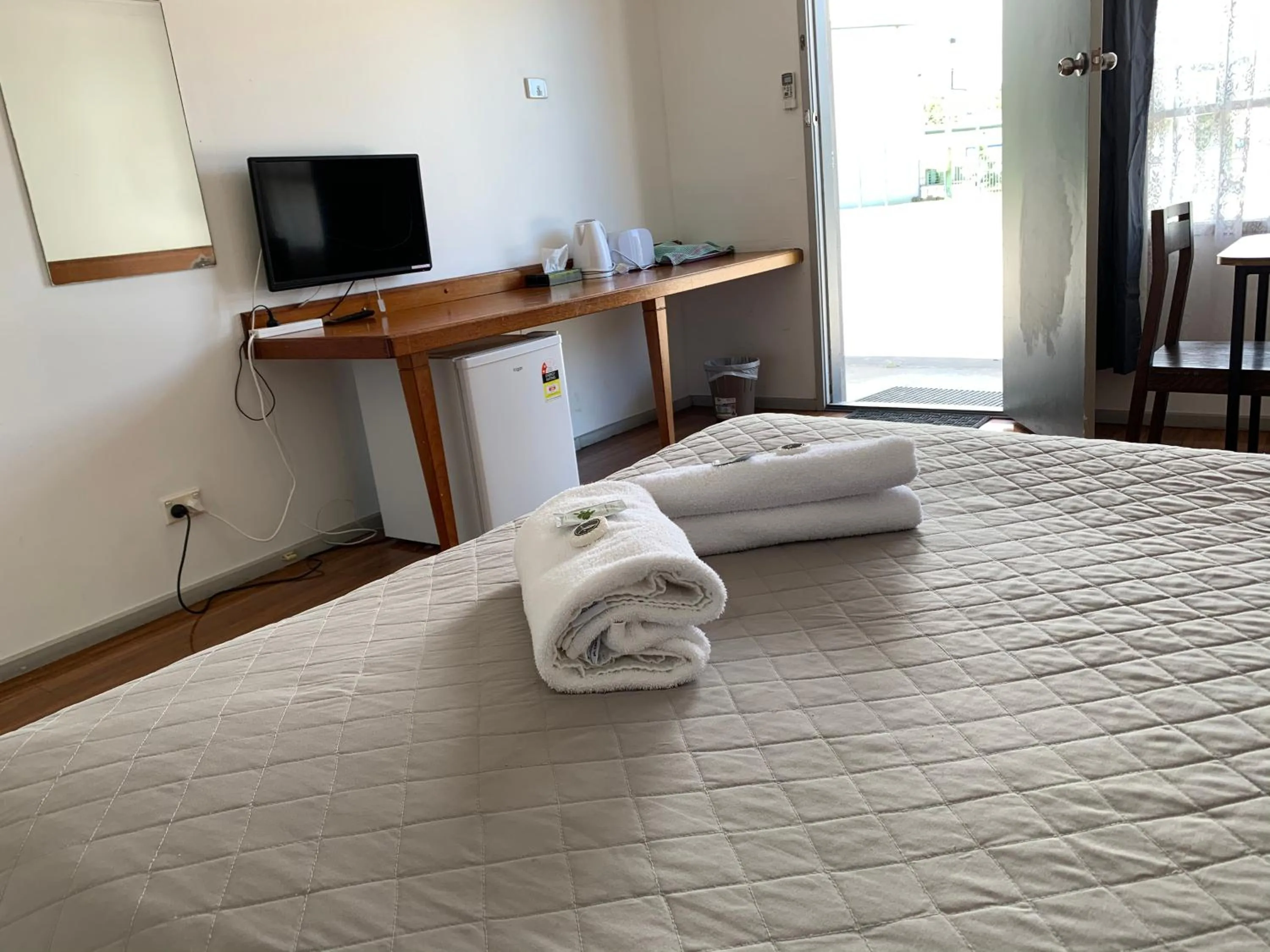 Bed in Beaconsfield Lodge Motel