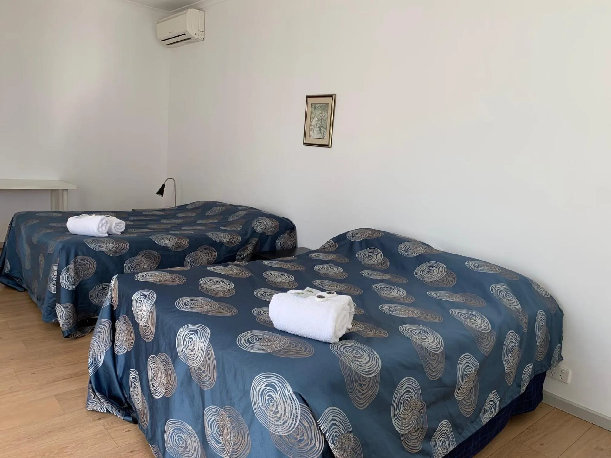 Bed in Beaconsfield Lodge Motel