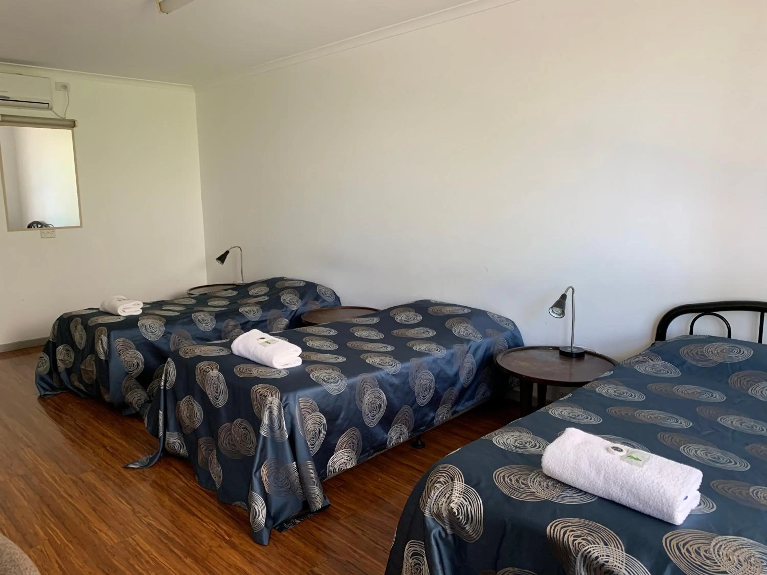 Bed in Beaconsfield Lodge Motel