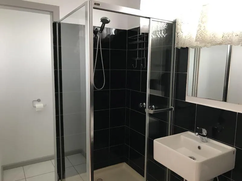 Beaconsfield Lodge Motel