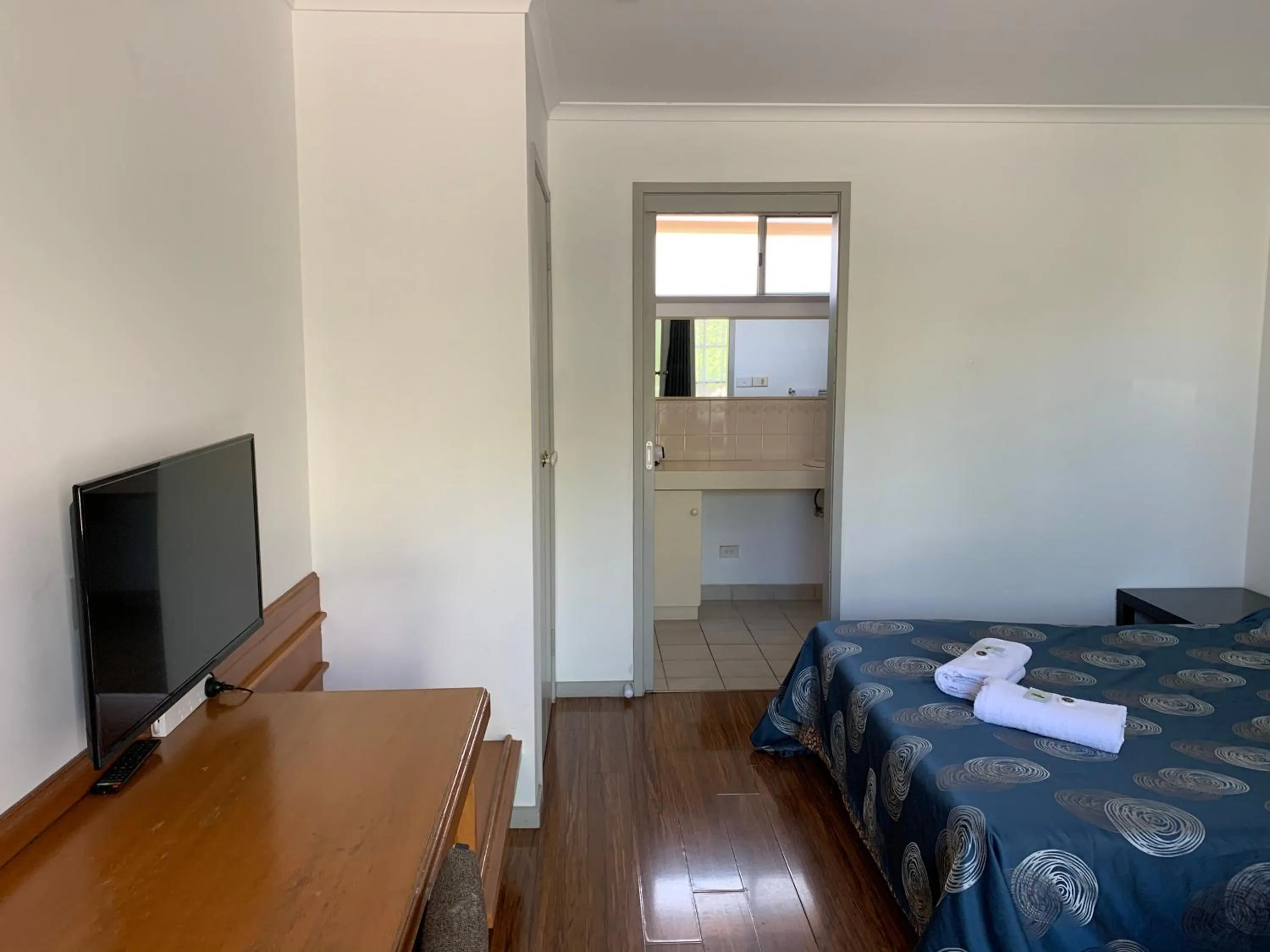 Bed in Beaconsfield Lodge Motel