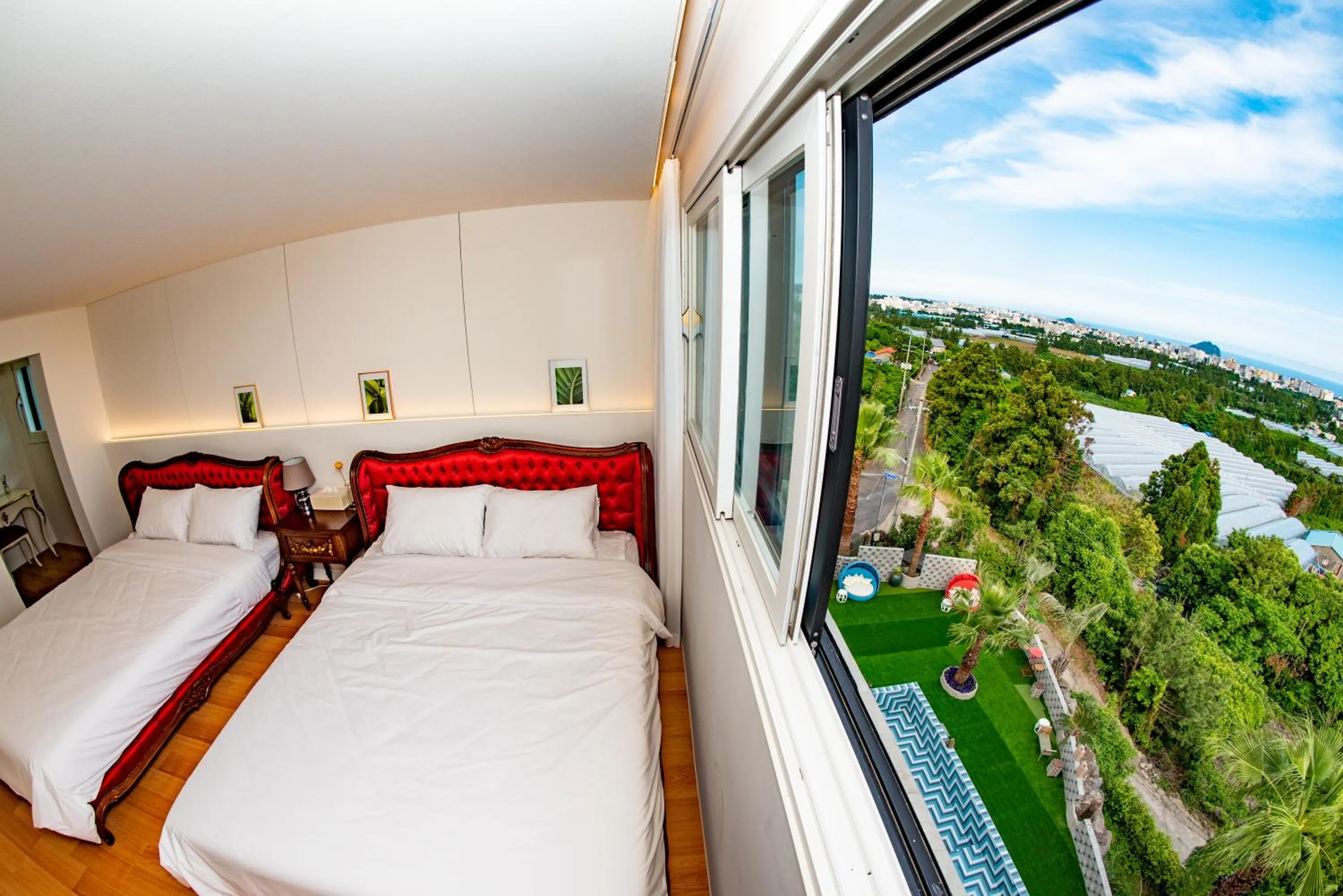 Bed in Jeju BunkerHotel&Resort