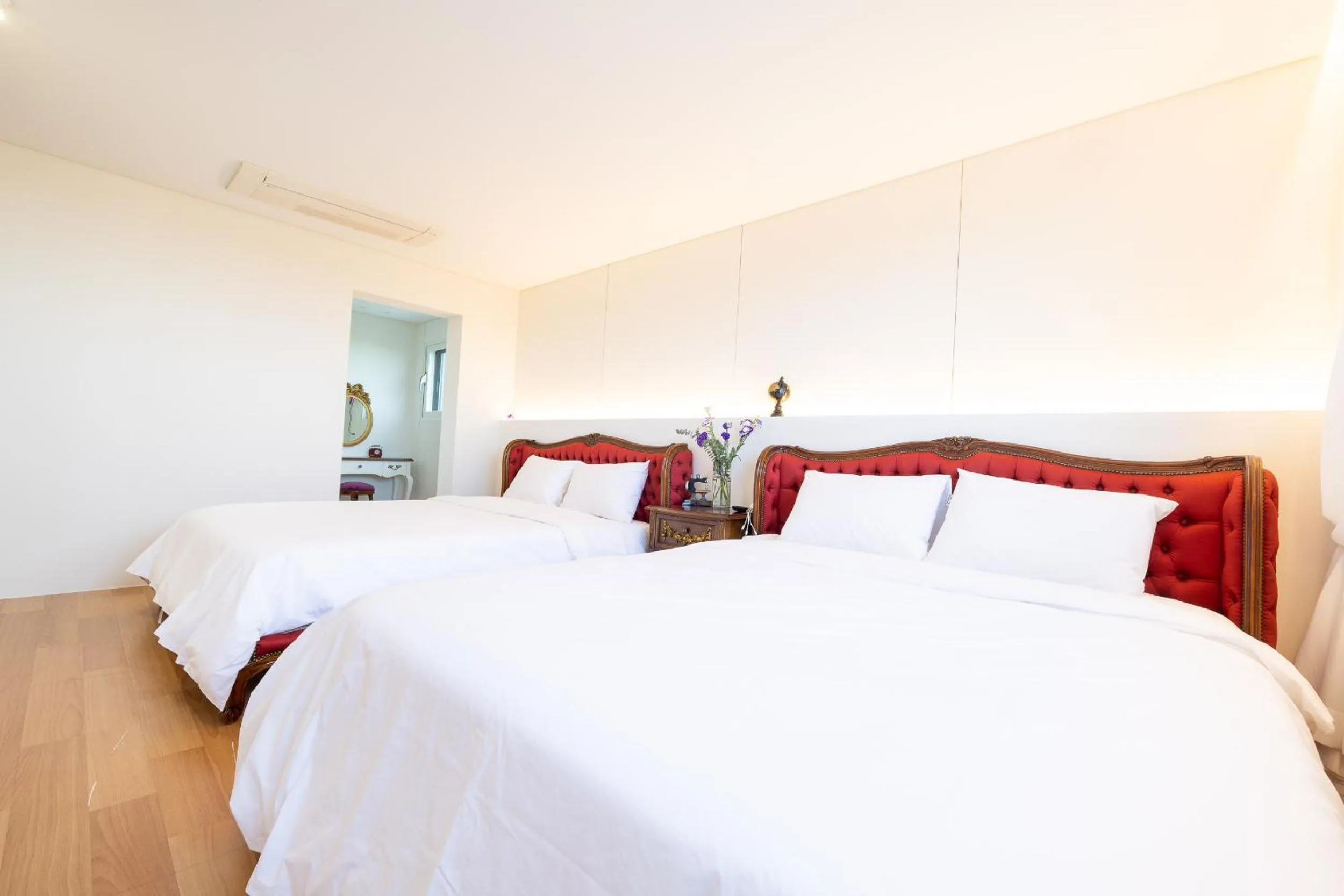 Bed in Jeju BunkerHotel&Resort