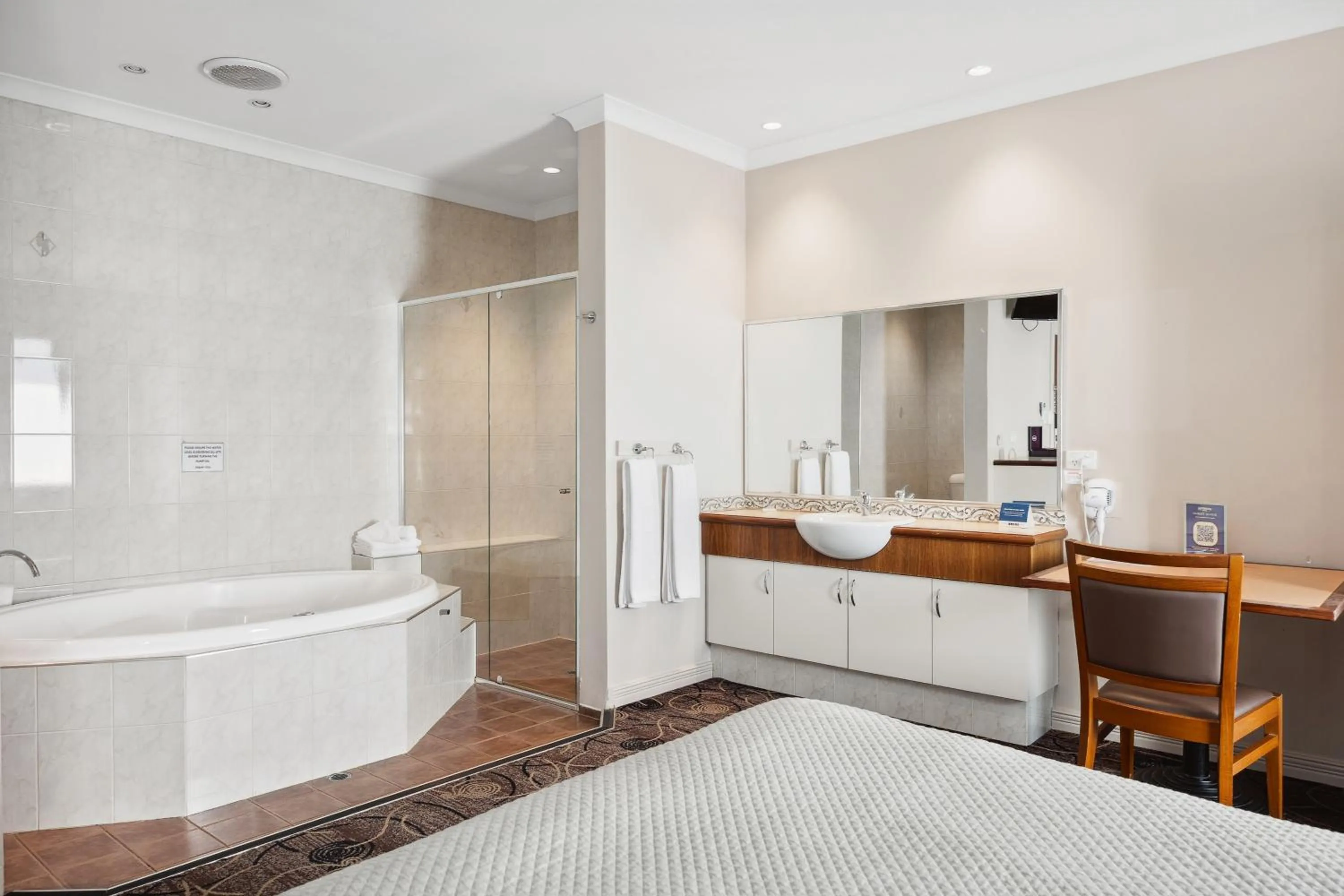 Bathroom in Quality Hotel Bayswater