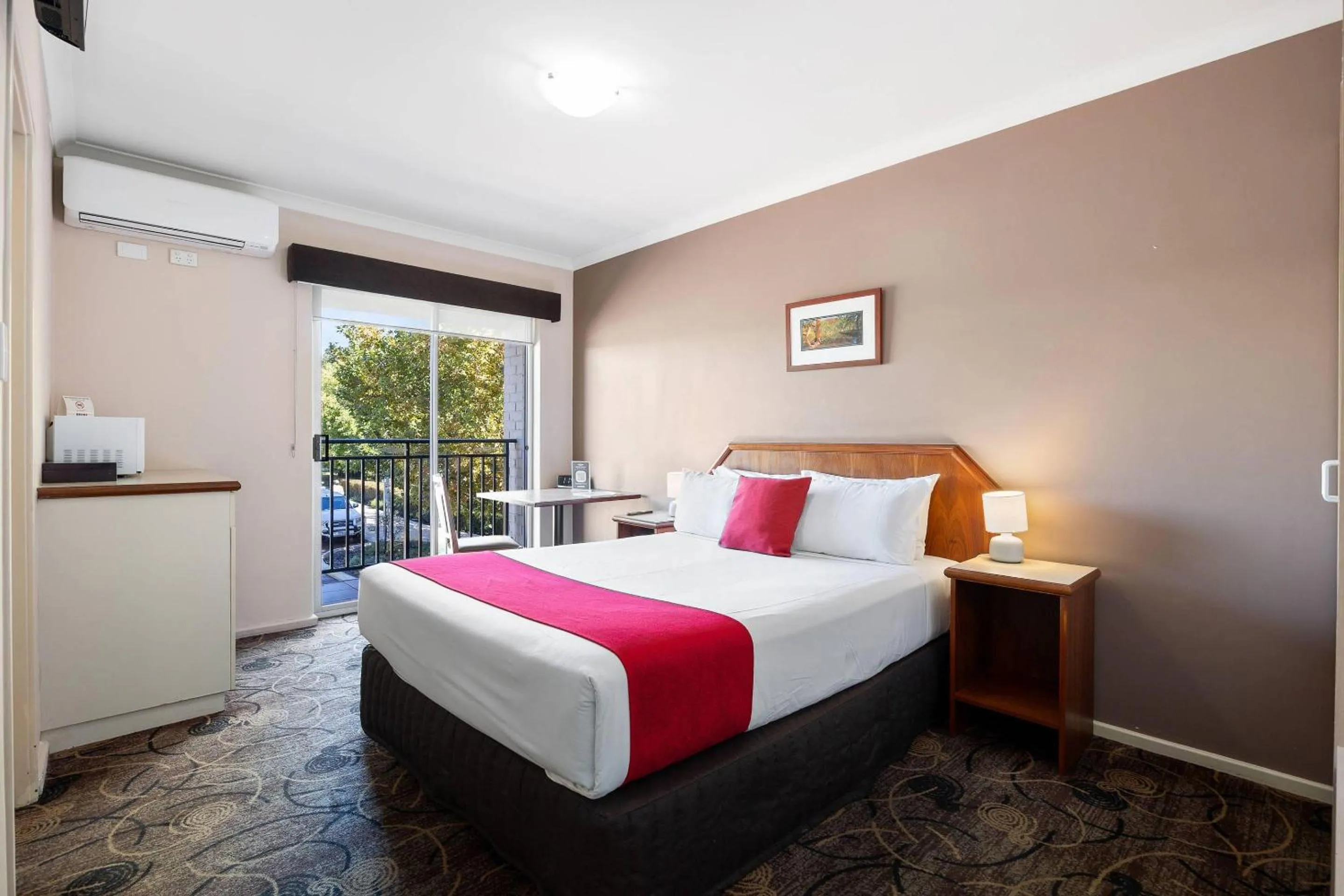 Bedroom, Bed in Quality Hotel Bayswater