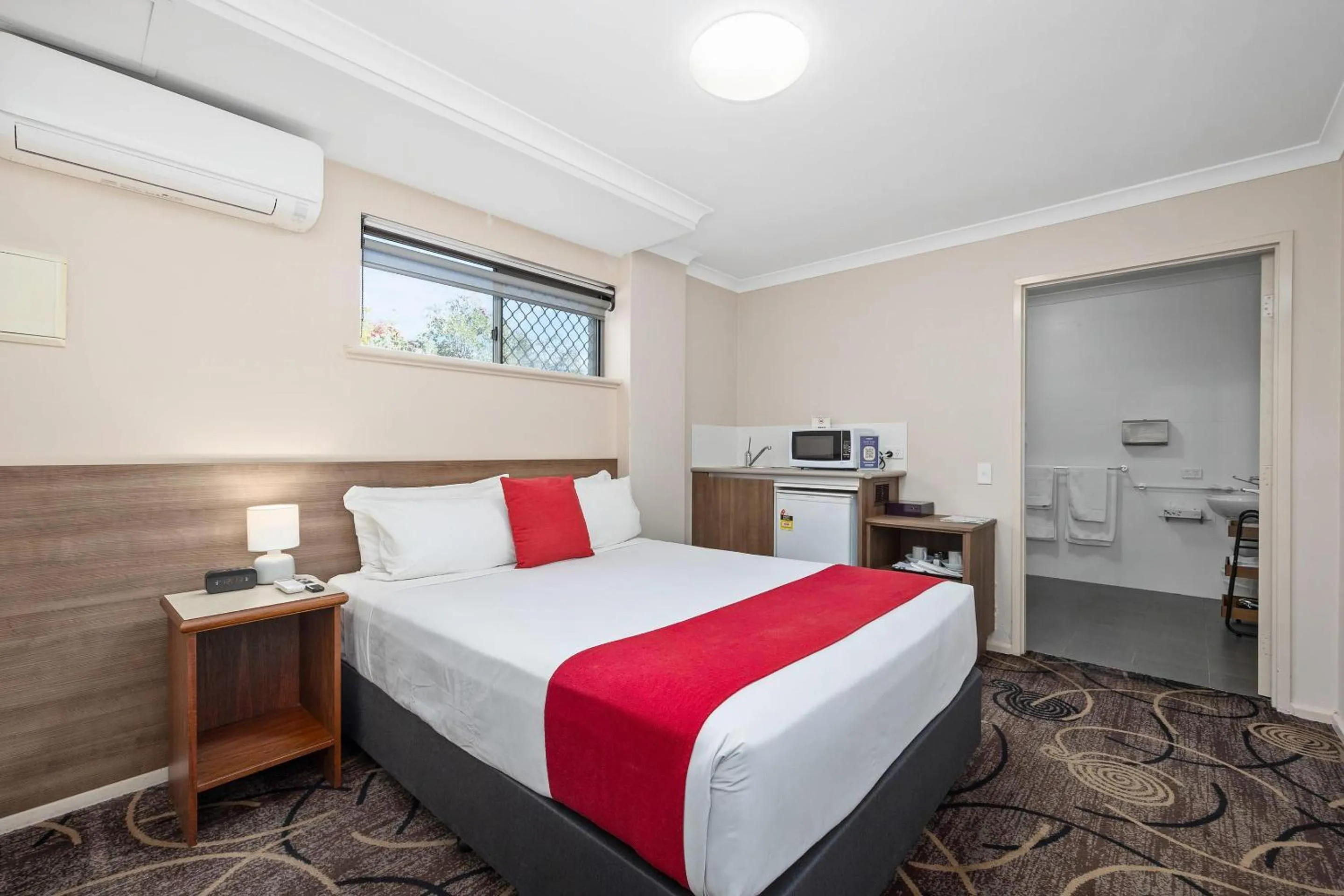 Bedroom, Bed in Quality Hotel Bayswater