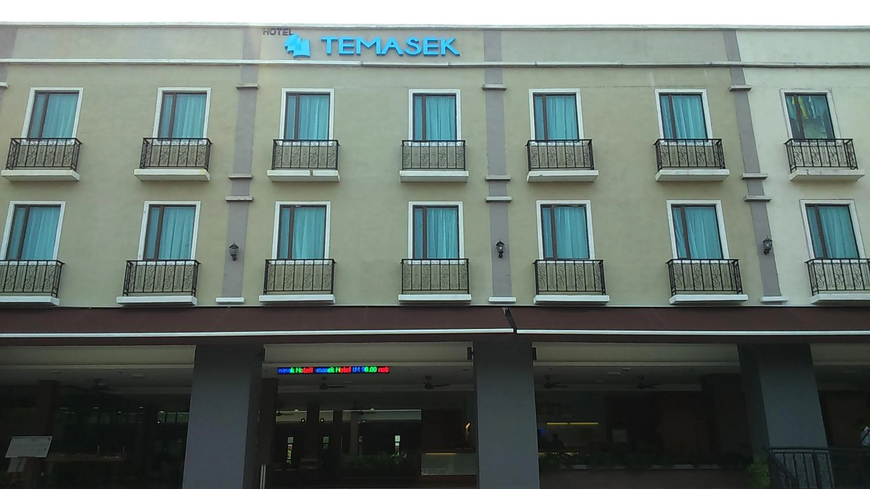 Facade/entrance in Temasek Hotel