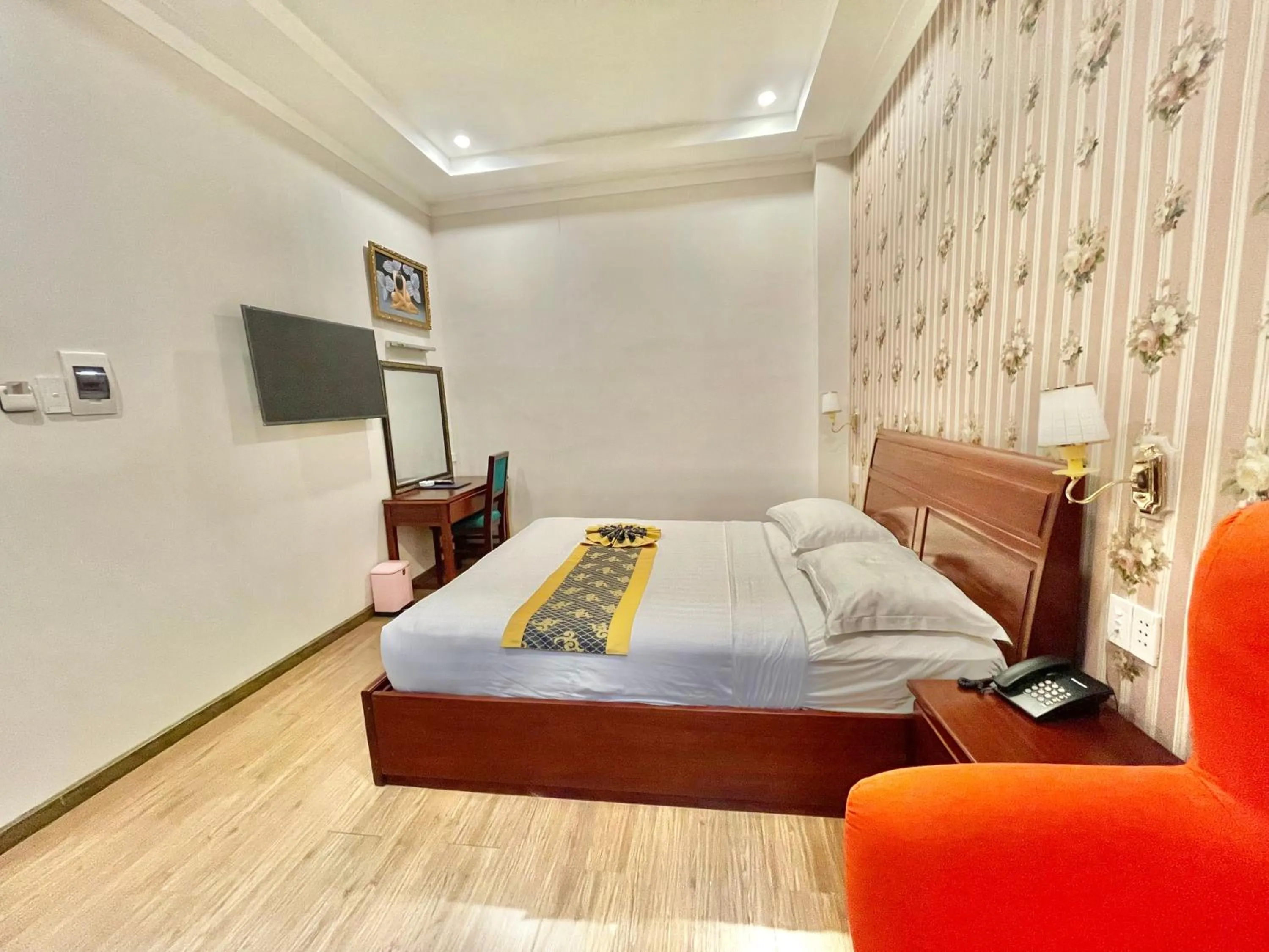 Photo of the whole room, Bed in Long Bao Chau Hotel