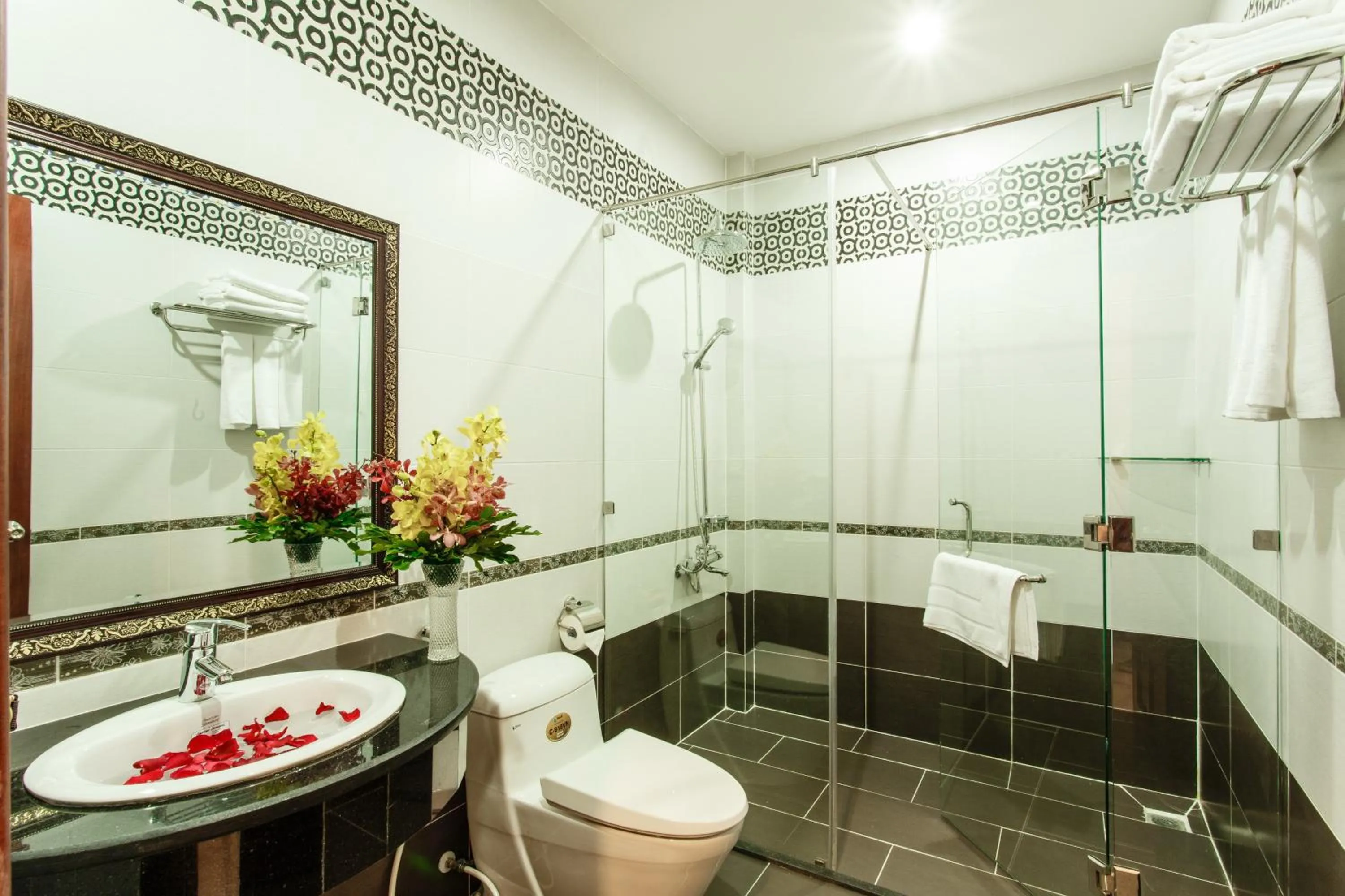 Bathroom in Long Bao Chau Hotel