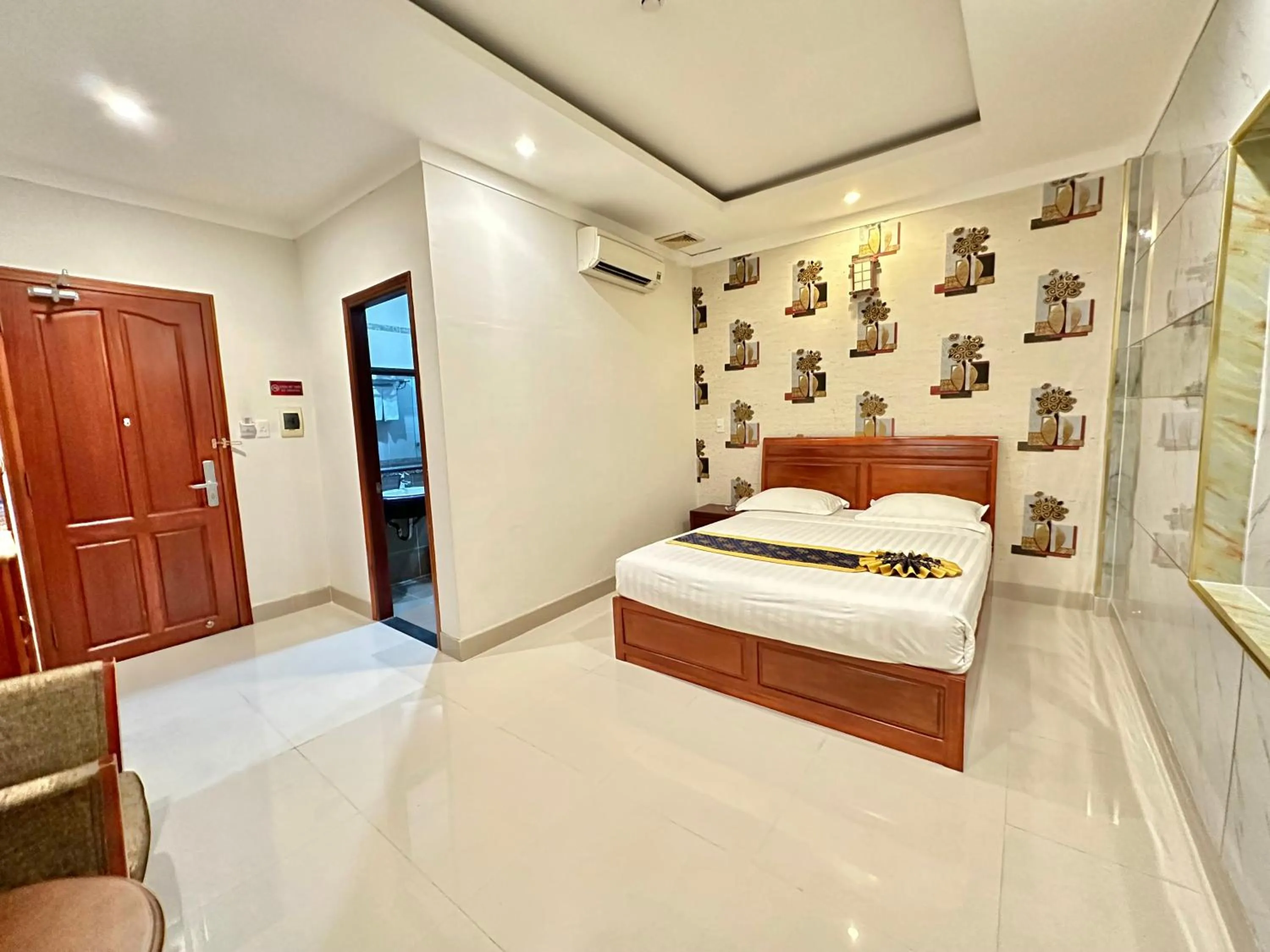 Bed in Long Bao Chau Hotel
