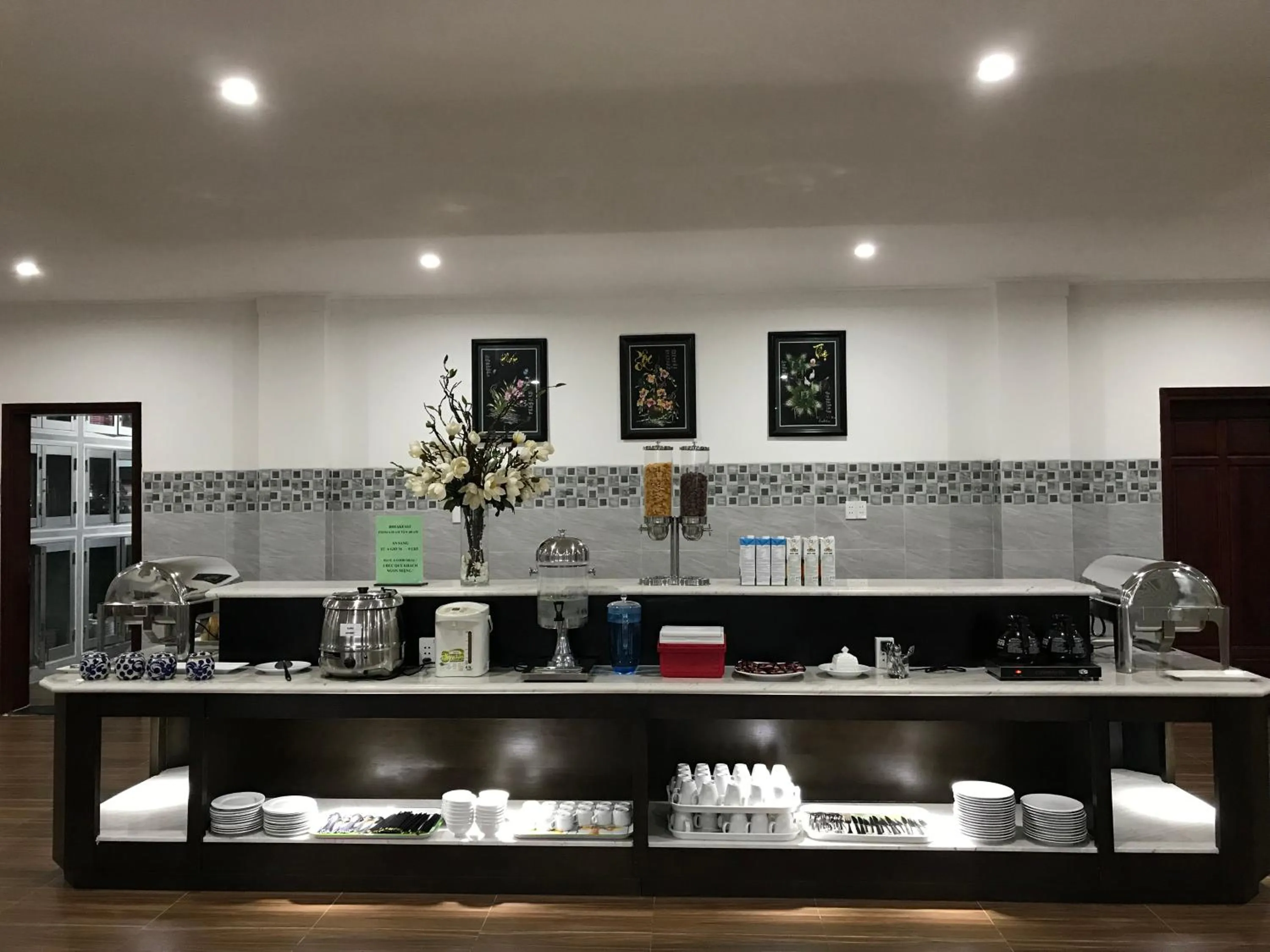 Food and drinks in Long Bao Chau Hotel