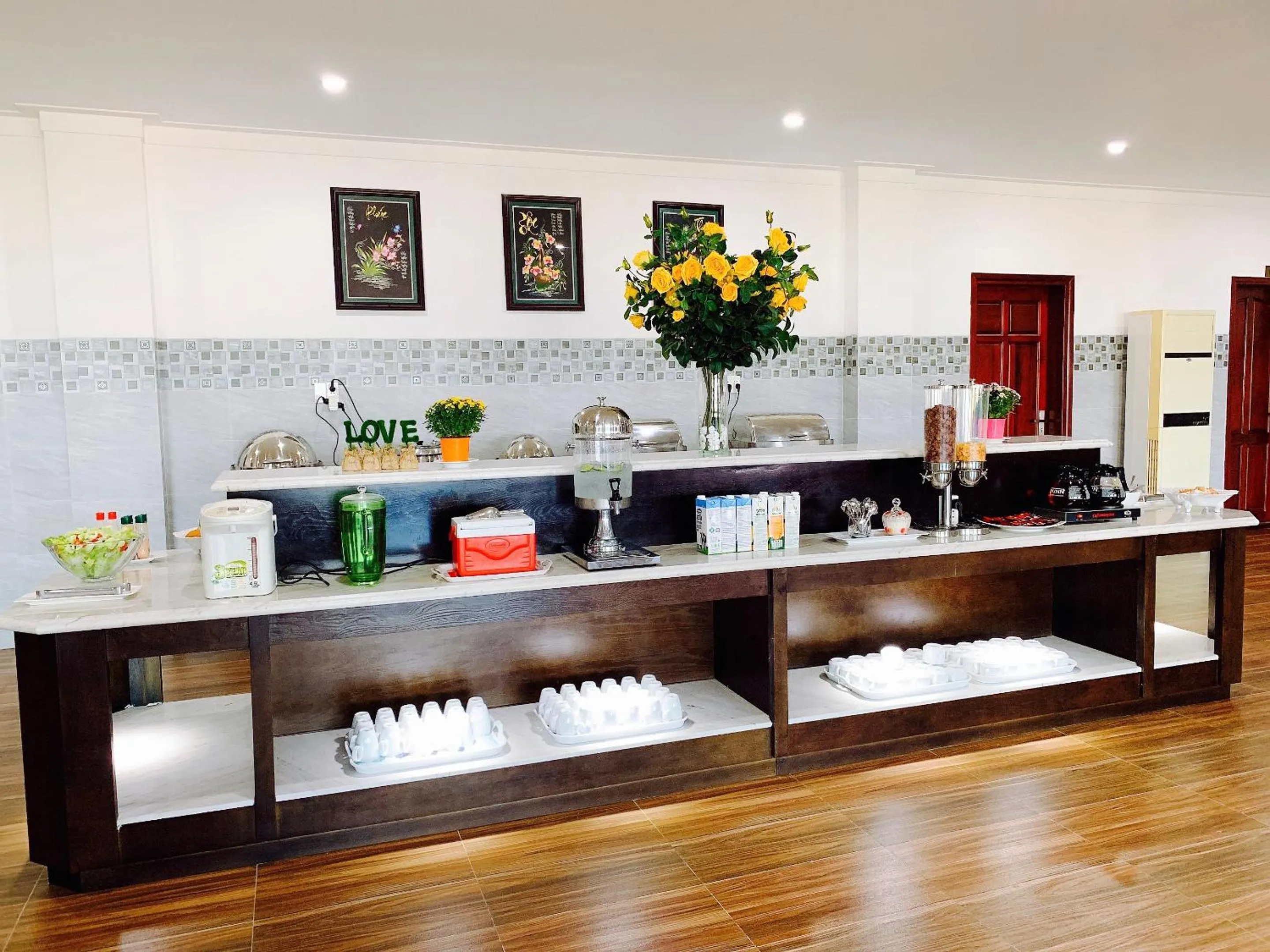 Restaurant/places to eat in Long Bao Chau Hotel