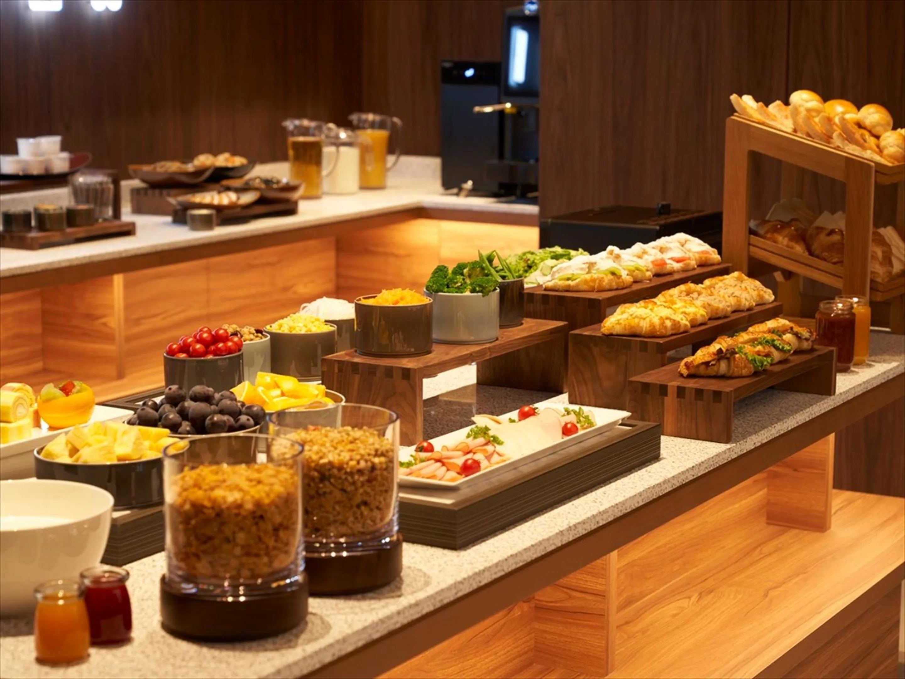 Restaurant/places to eat in CROSS Life Hakata Tenjin