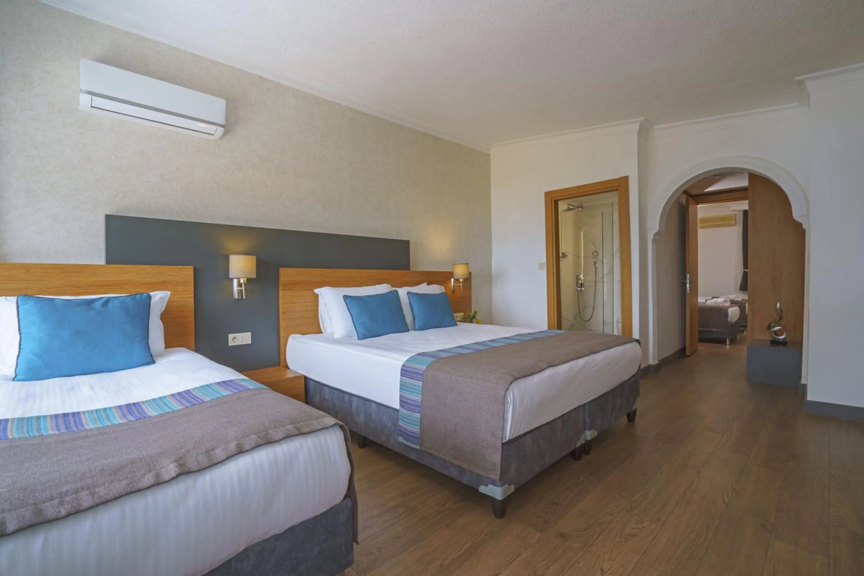 Photo of the whole room, Bed in Qinn Hotel