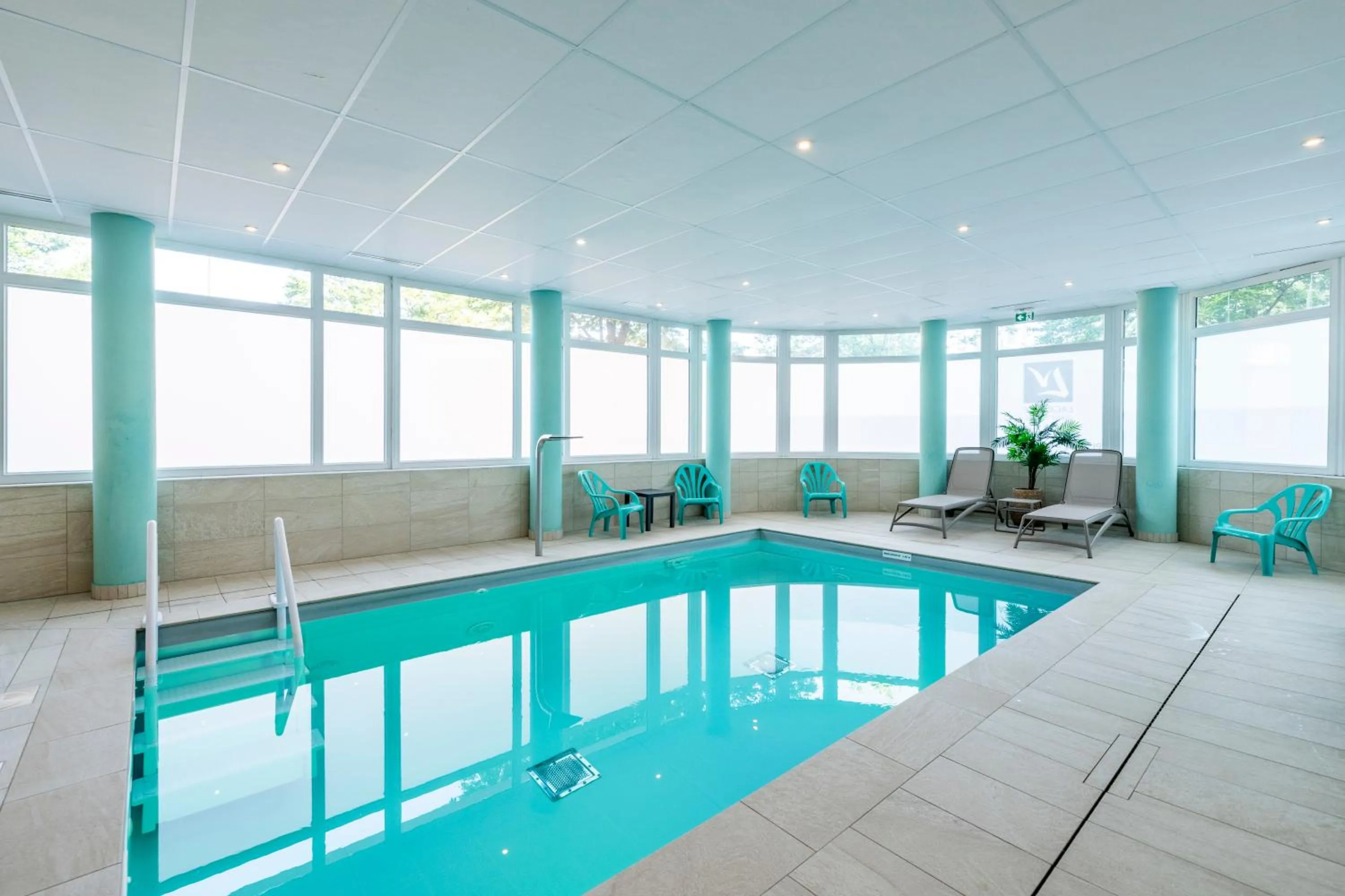 Swimming pool in Lagrange Apart Hôtel Mulhouse Saint Sauveur