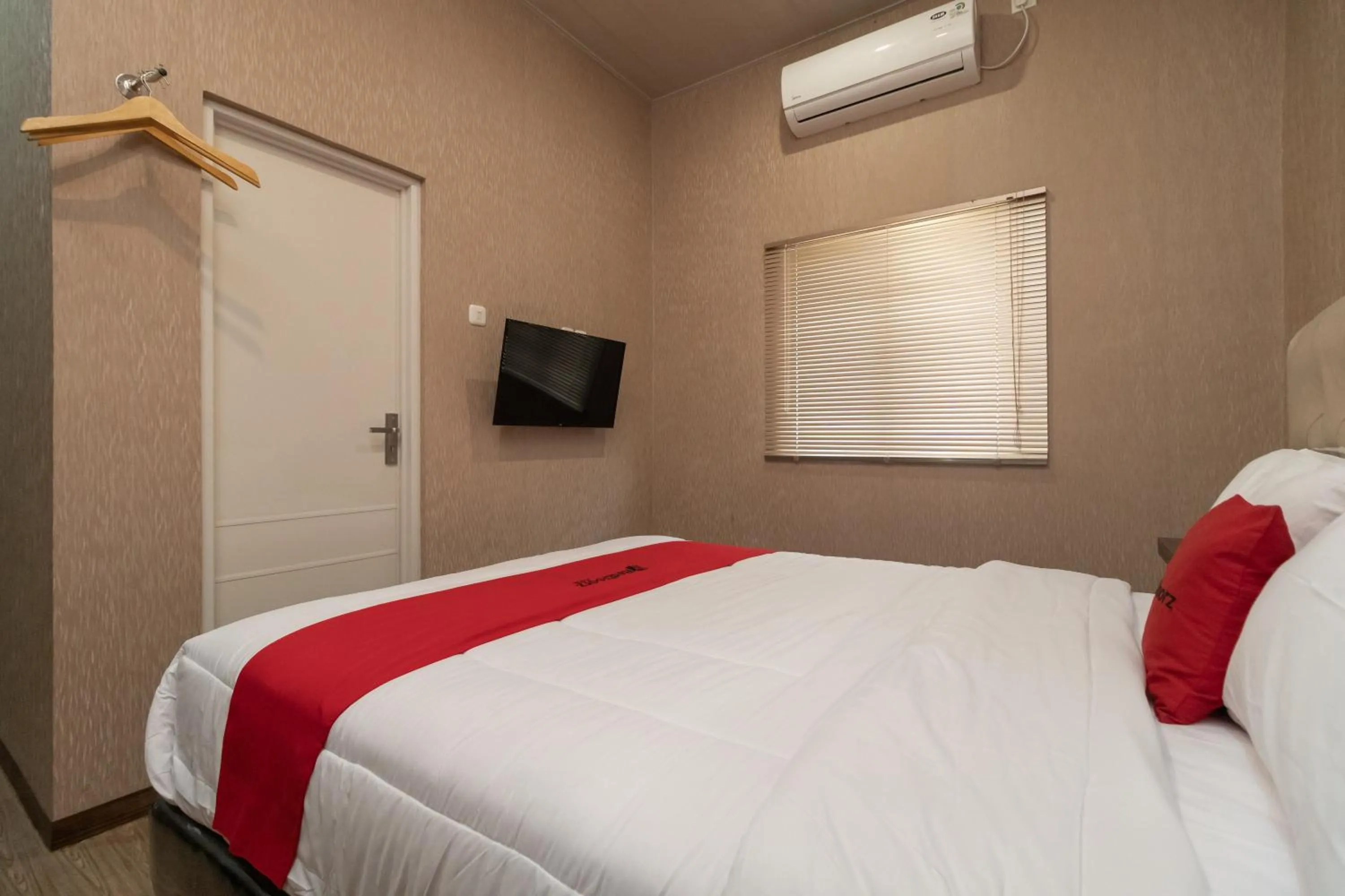 Bed in RedDoorz @ Jalan Srikandi Pekanbaru