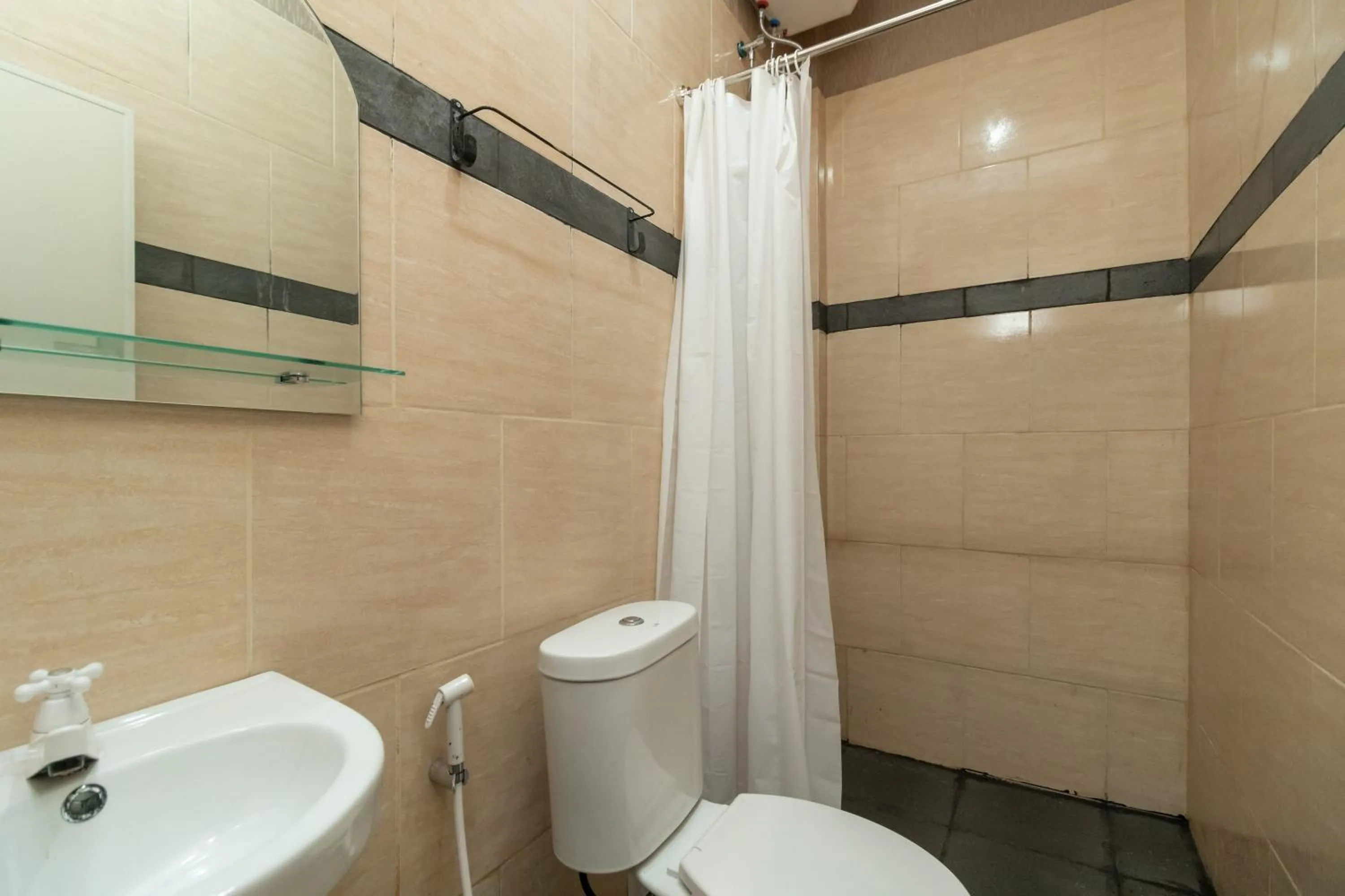 Bathroom in RedDoorz @ Jalan Srikandi Pekanbaru