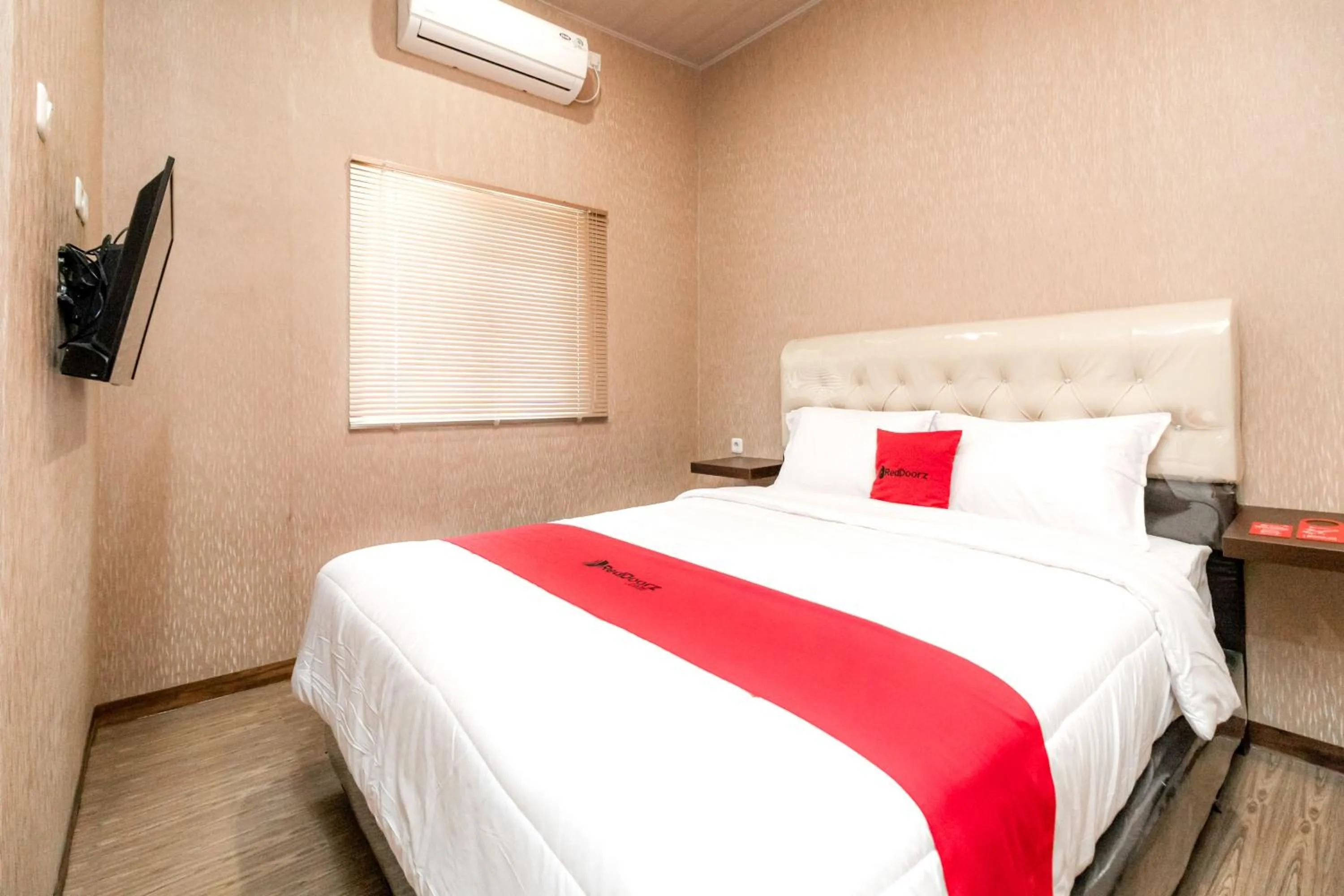 Bedroom, Bed in RedDoorz @ Jalan Srikandi Pekanbaru