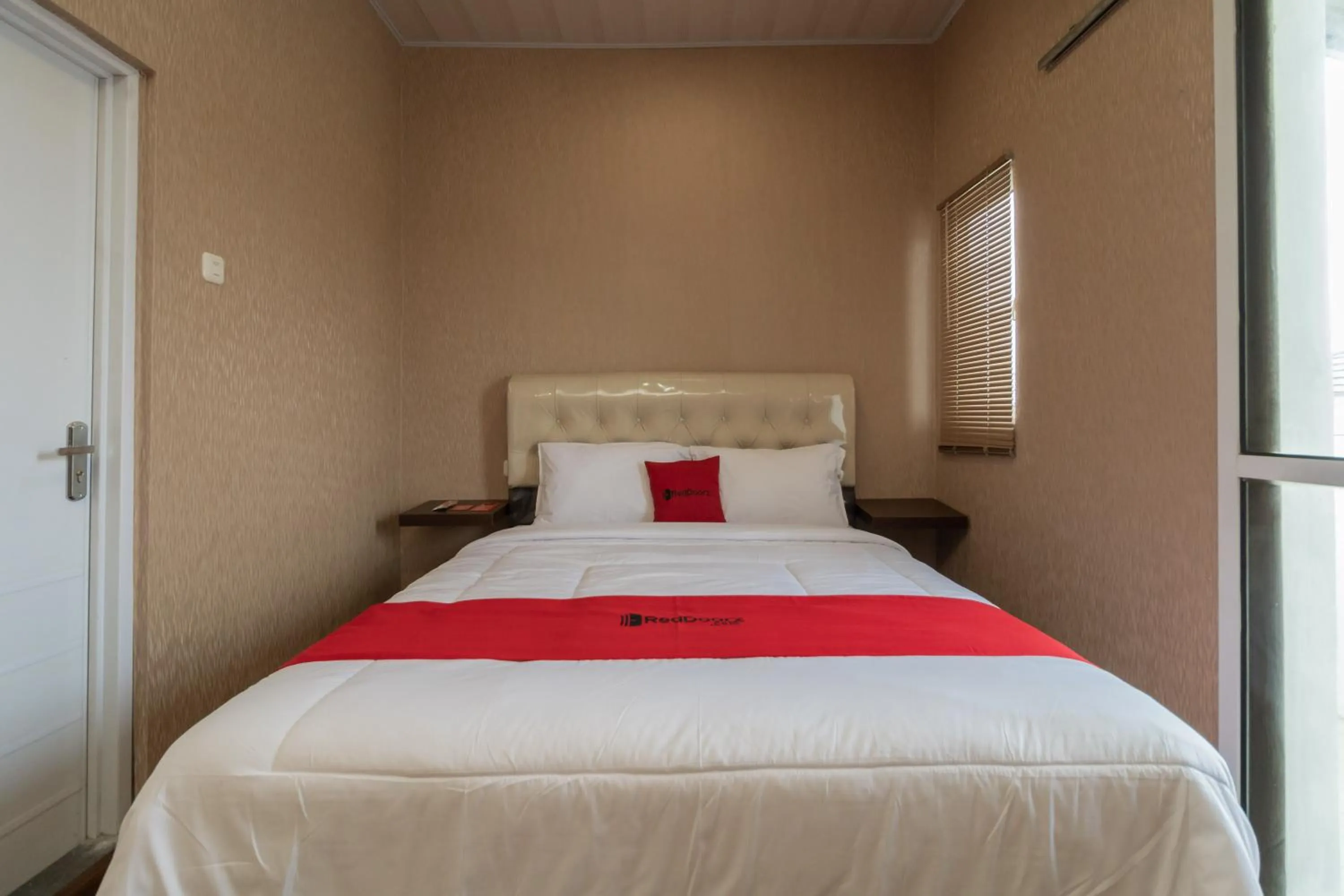 Bed in RedDoorz @ Jalan Srikandi Pekanbaru