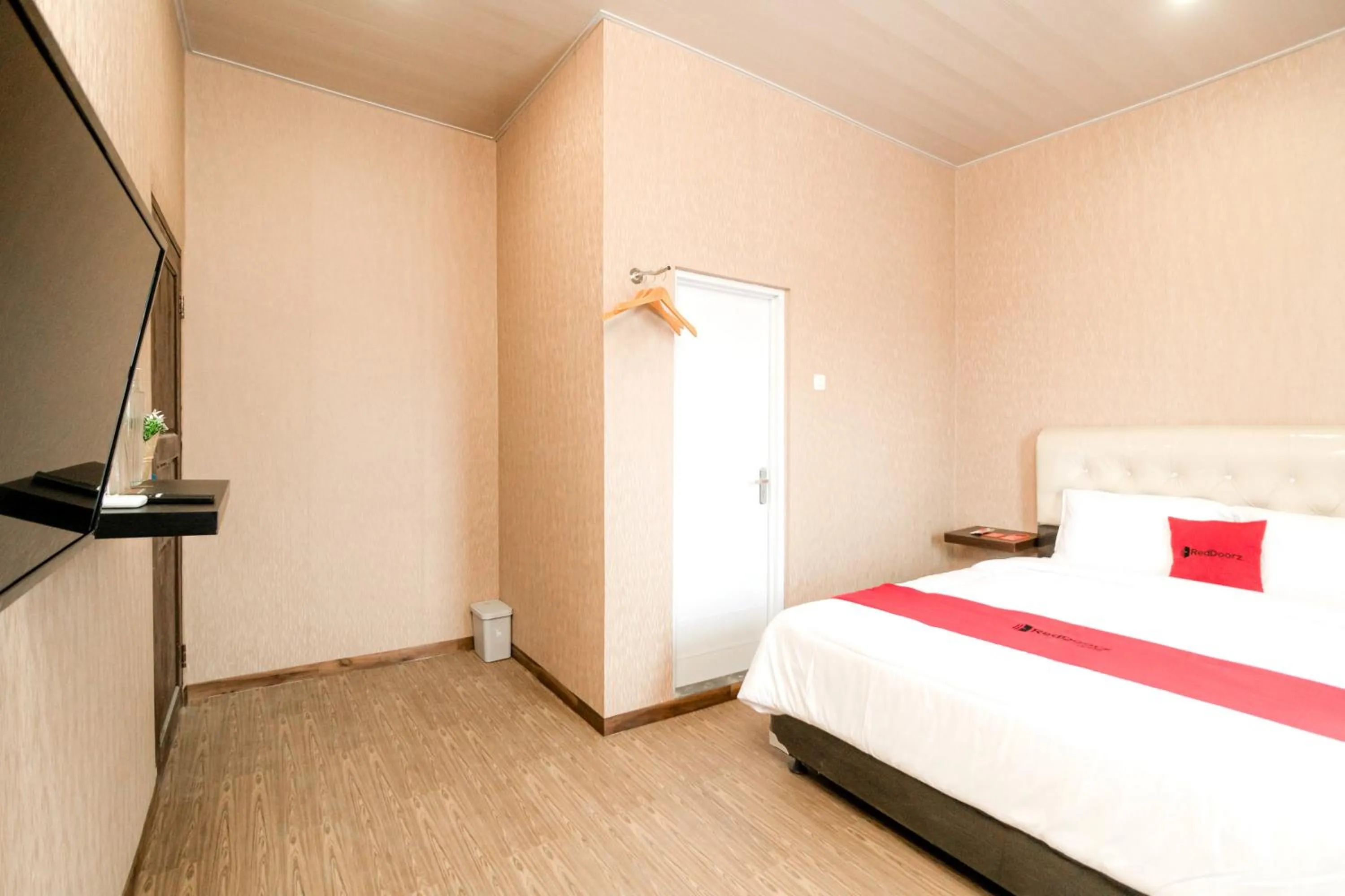 Bedroom, Bed in RedDoorz @ Jalan Srikandi Pekanbaru