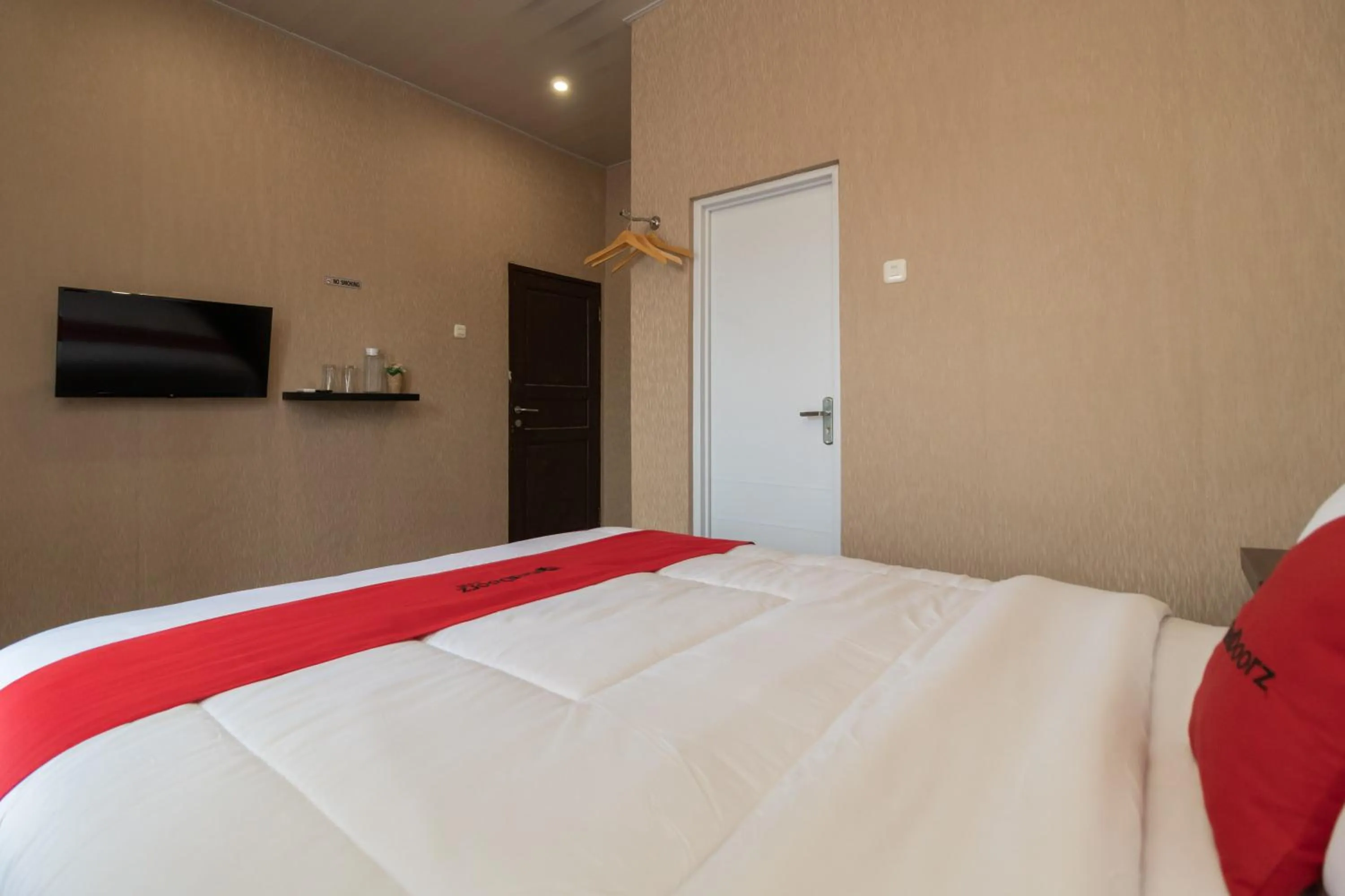 Bed in RedDoorz @ Jalan Srikandi Pekanbaru