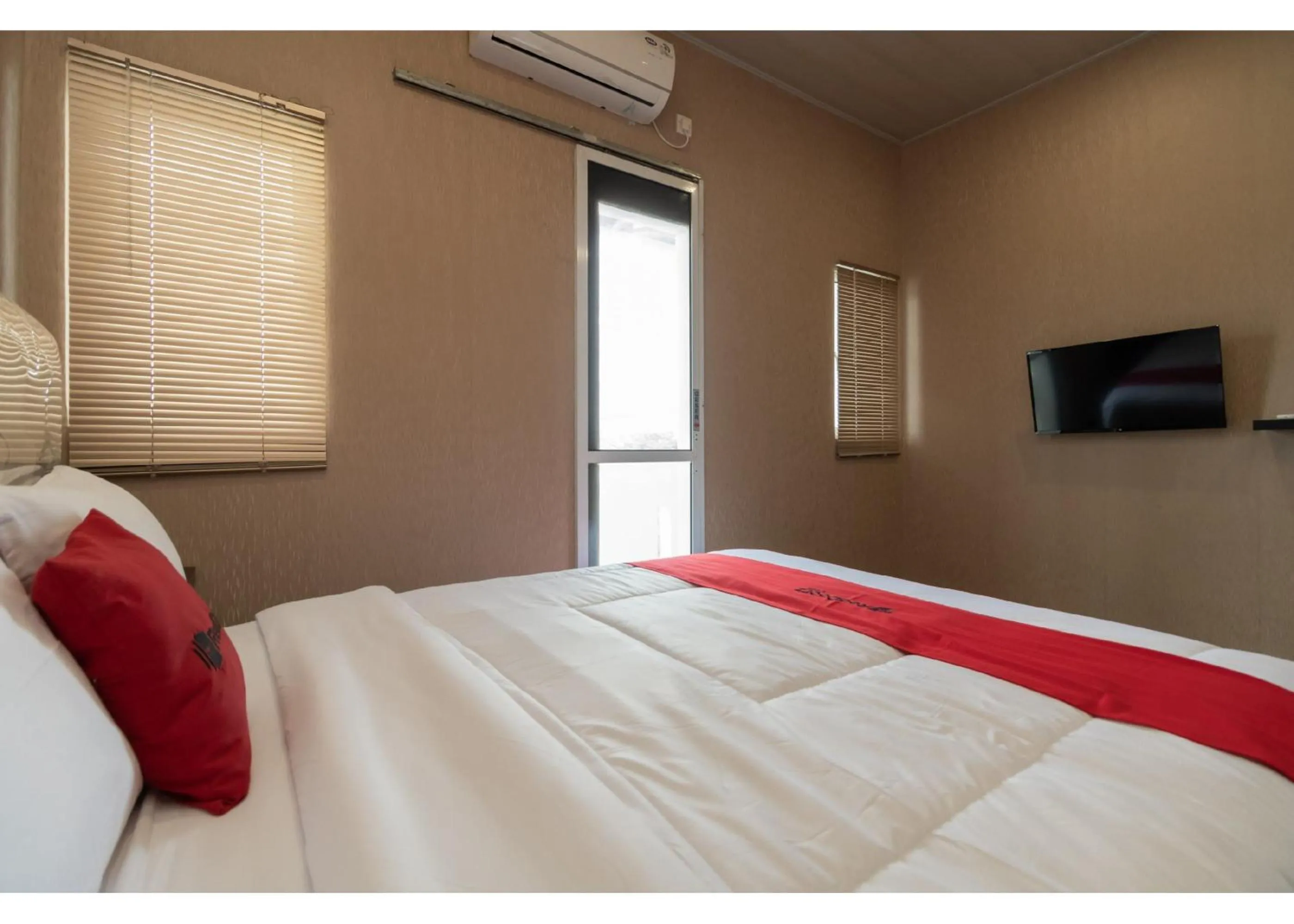 Bed in RedDoorz @ Jalan Srikandi Pekanbaru