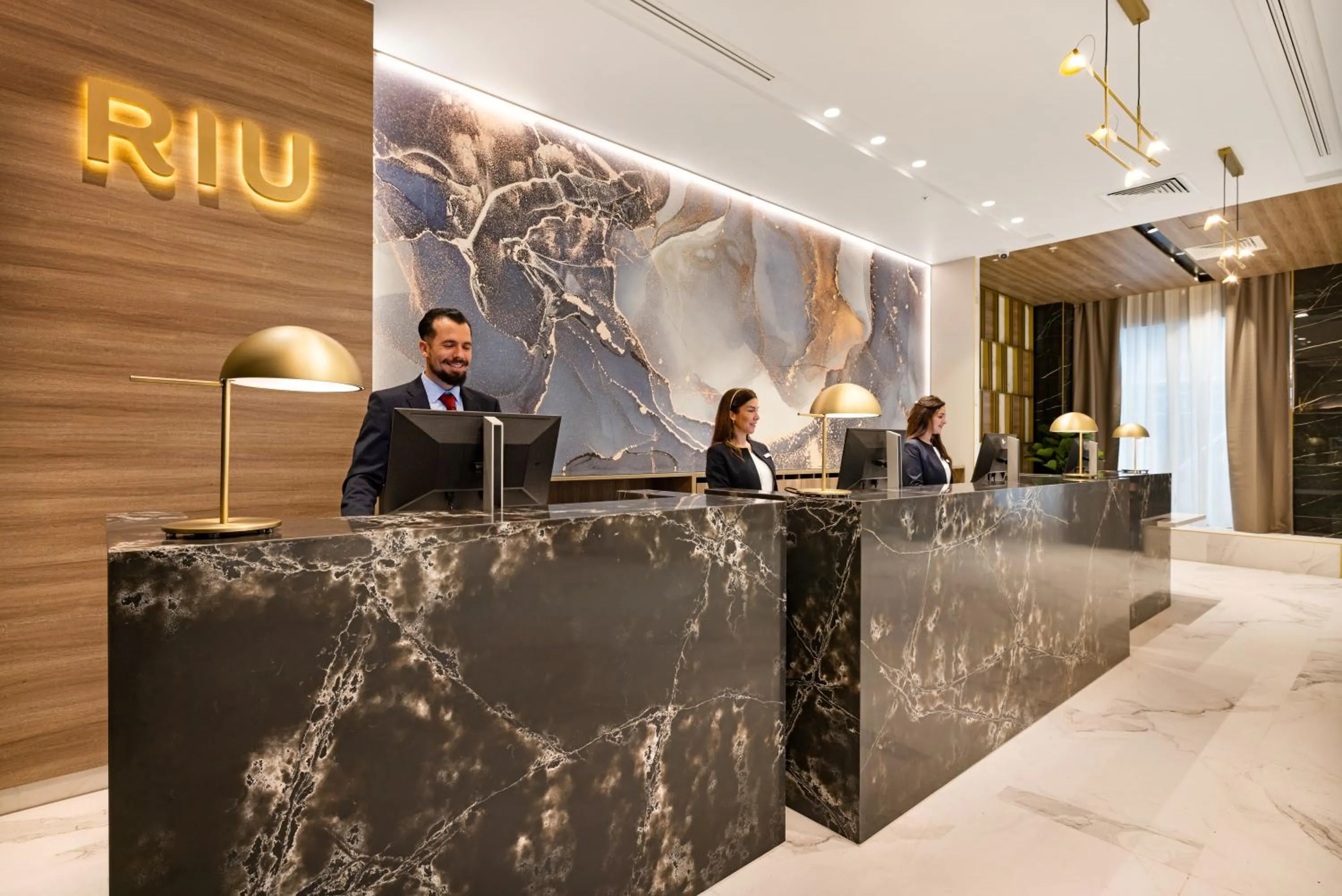 Lobby or reception in Riu Plaza London Victoria