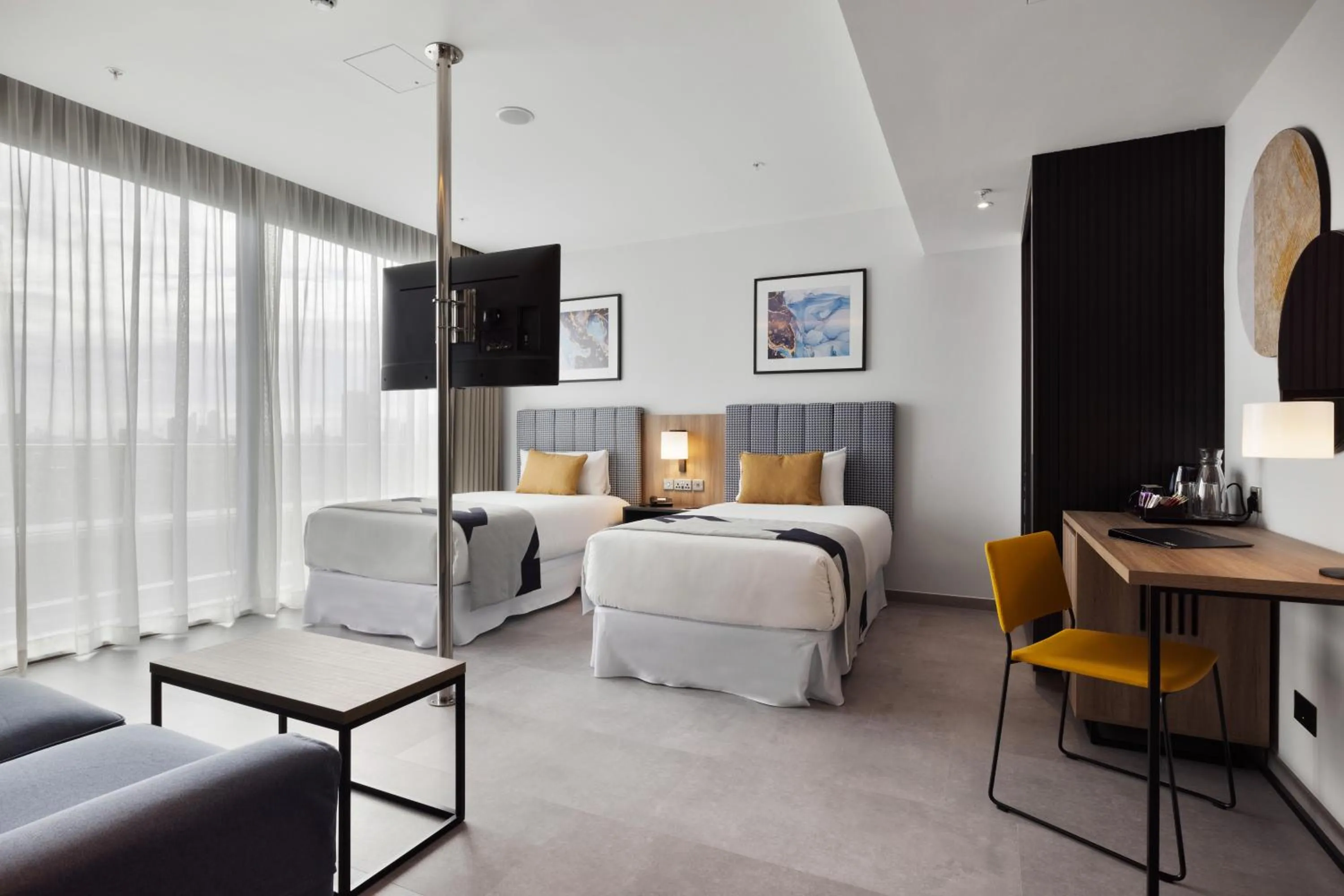 Photo of the whole room, Bed in Riu Plaza London Victoria