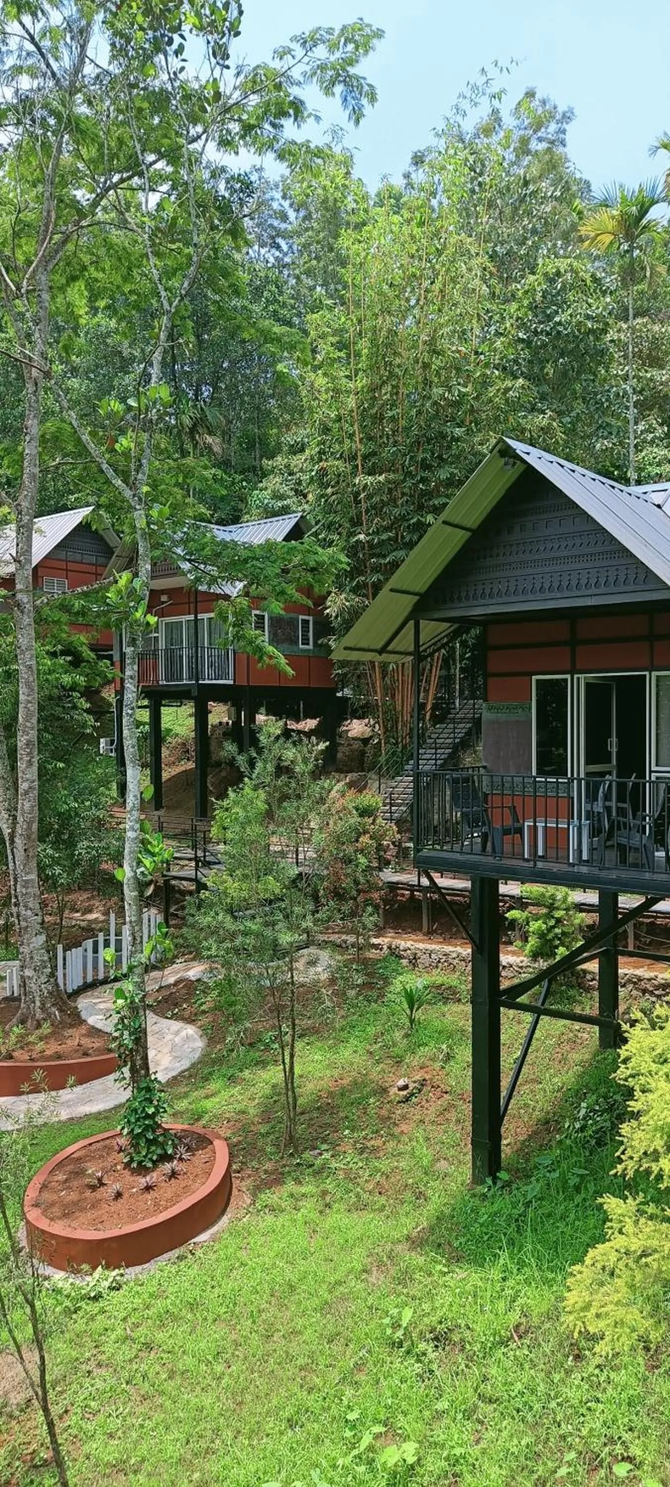 Area and facilities in Santhi Hill View Resort