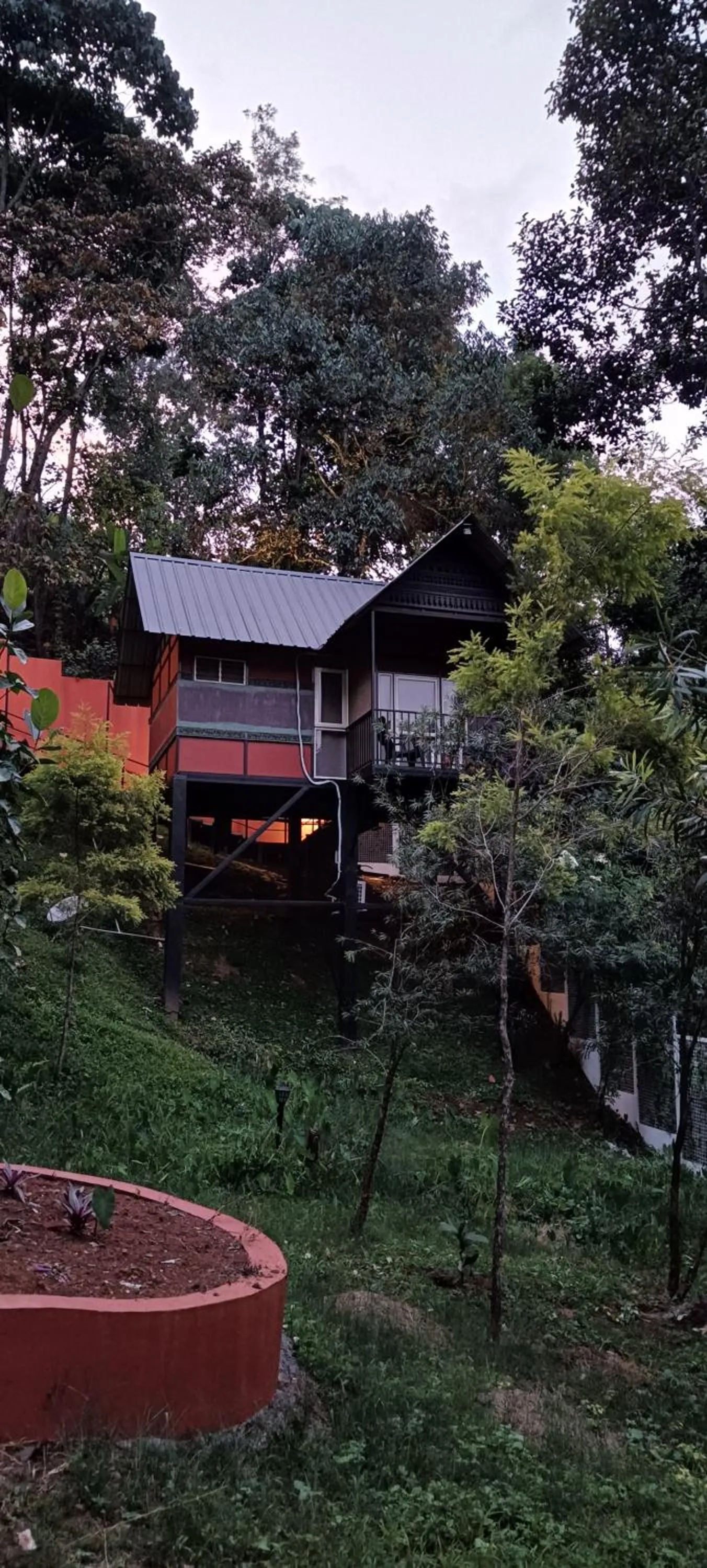 Garden in Santhi Hill View Resort