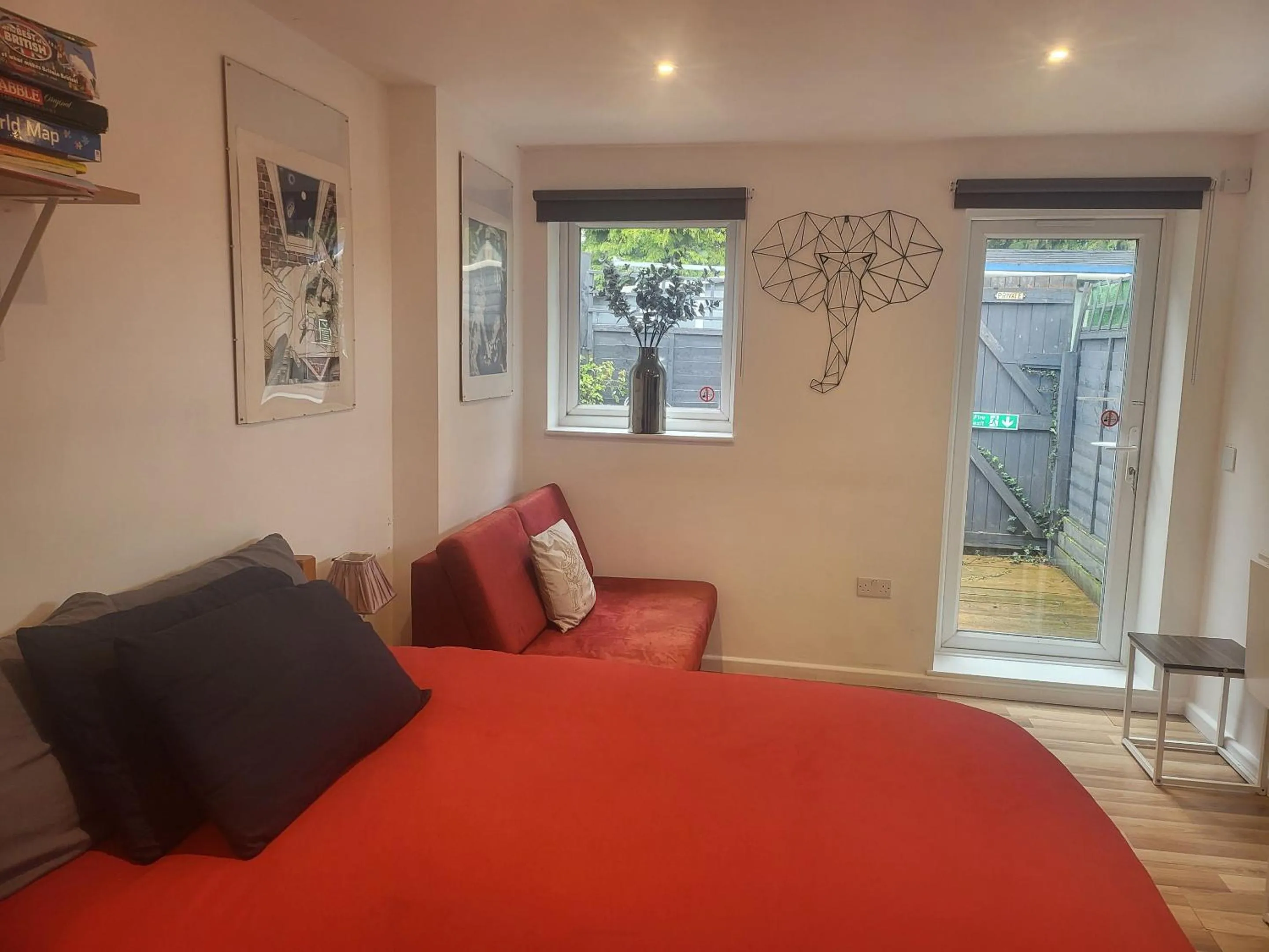 Bedroom, Bed in 121 Studio