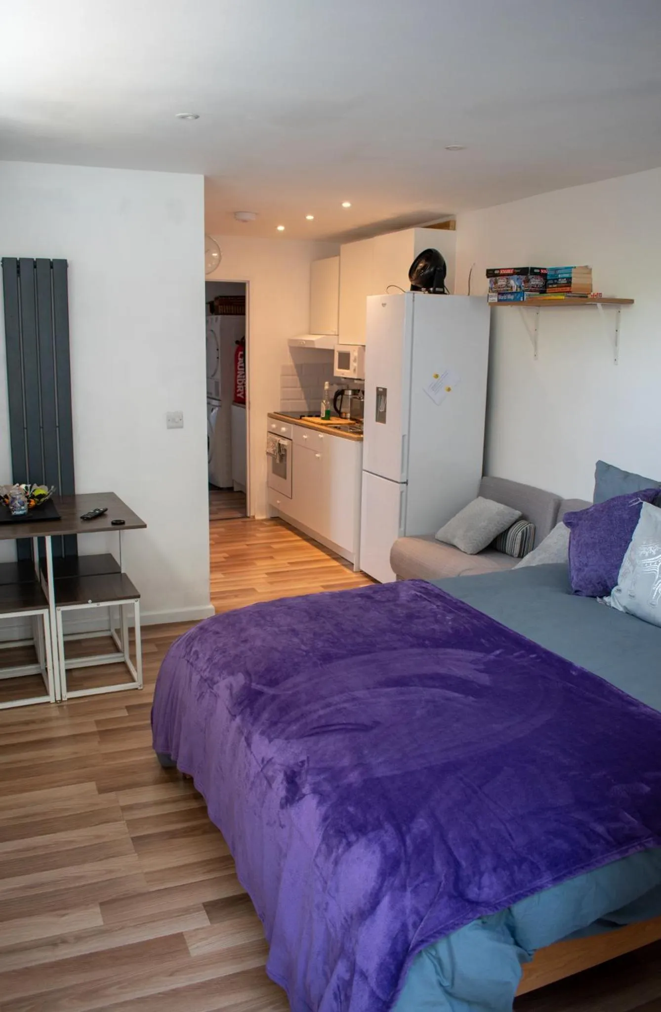 Kitchen or kitchenette, Bed in 121 Studio