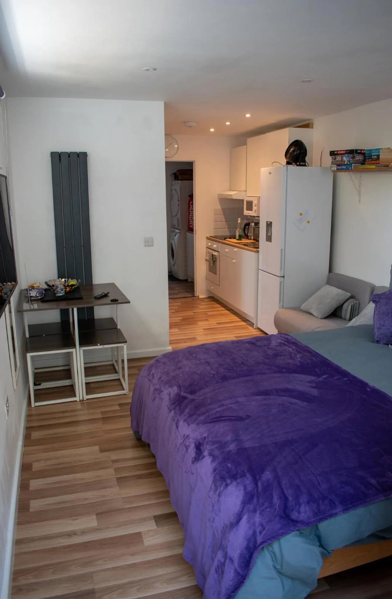 Kitchen or kitchenette, Bed in 121 Studio