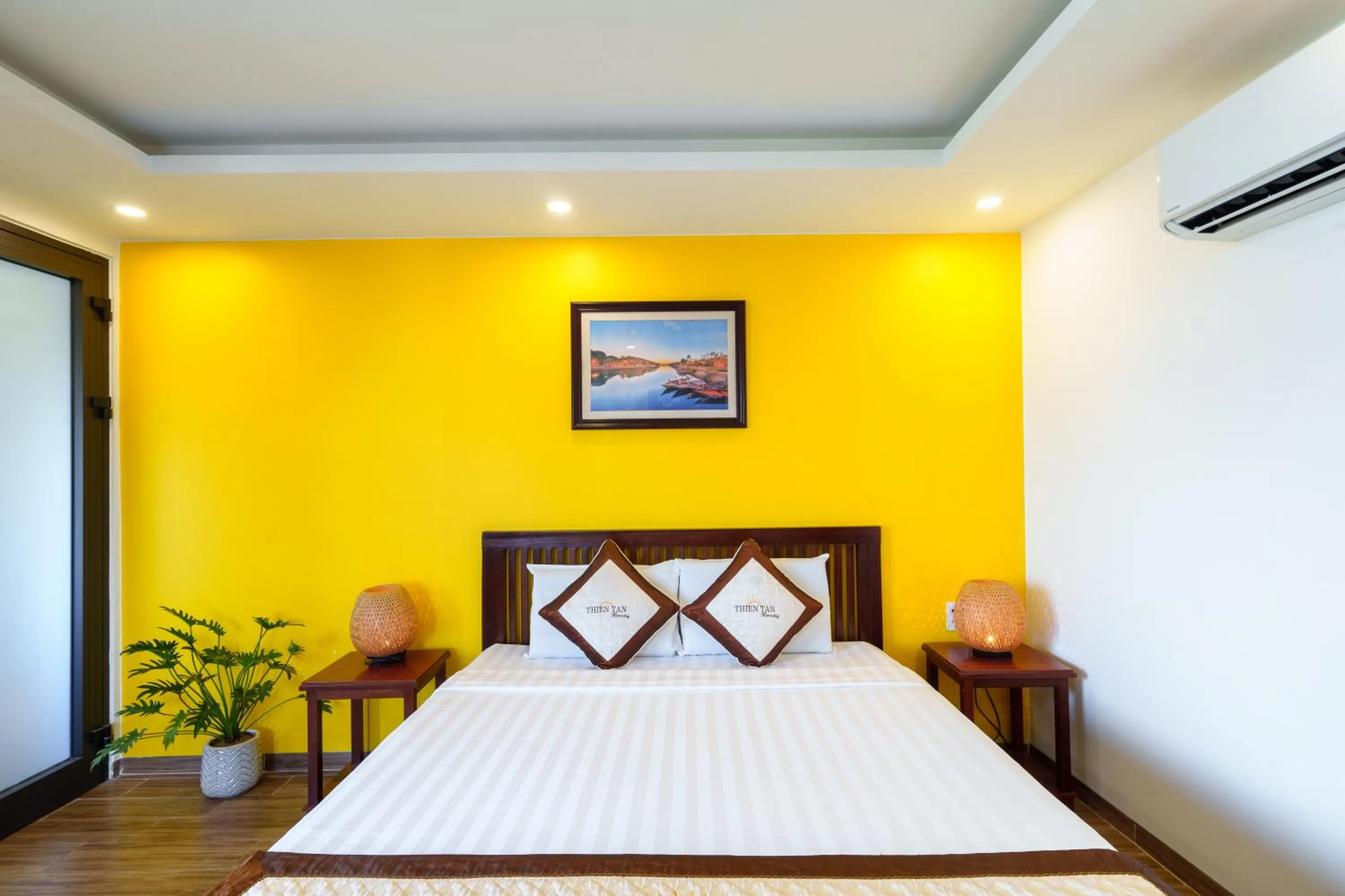 Bed in Thien Tan Villa with Private Pool