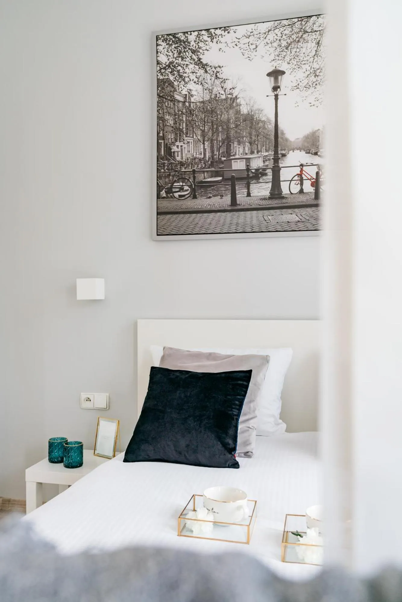 Bed in Bright Apartments - LoftAffair