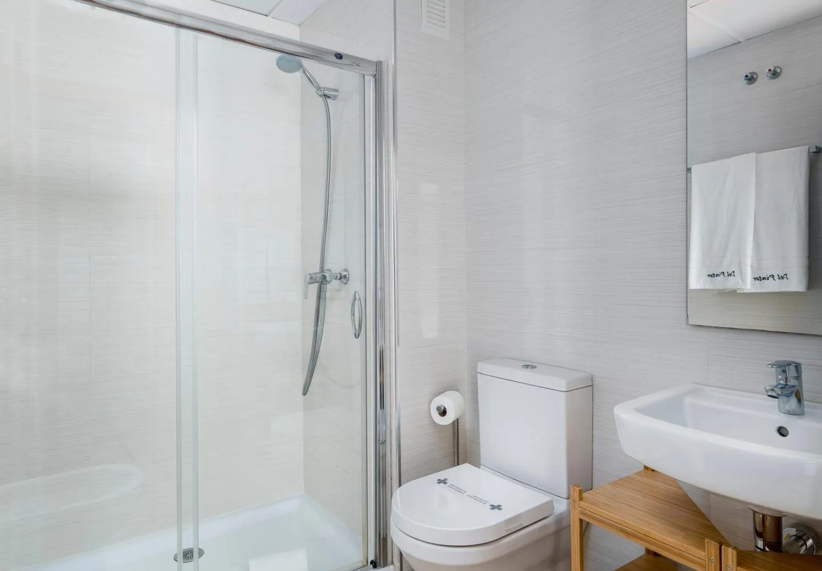 Bathroom in Suites Del Pintor