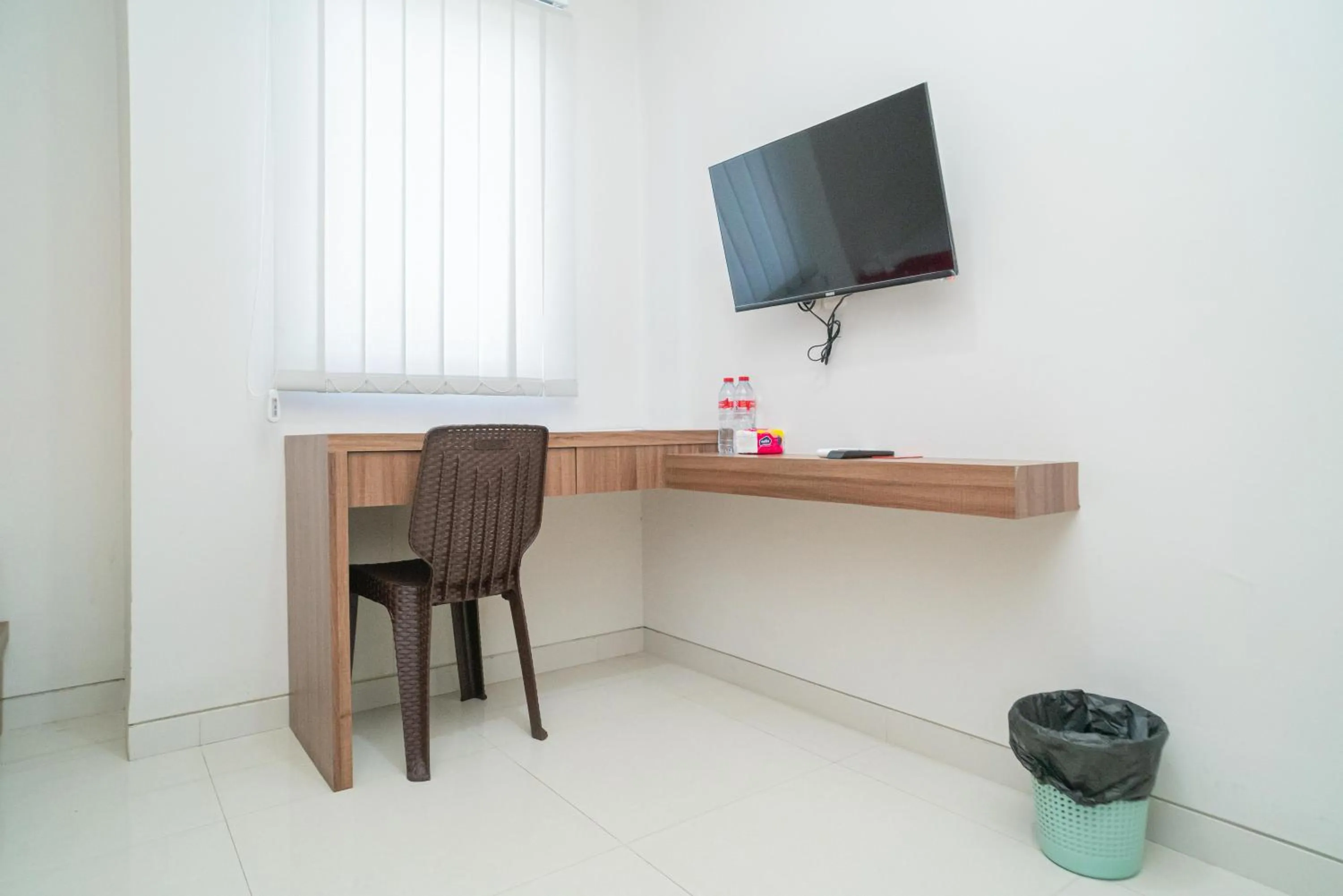 Bedroom in RedDoorz Plus @ Jalan Pemuda Timur Bojonegoro