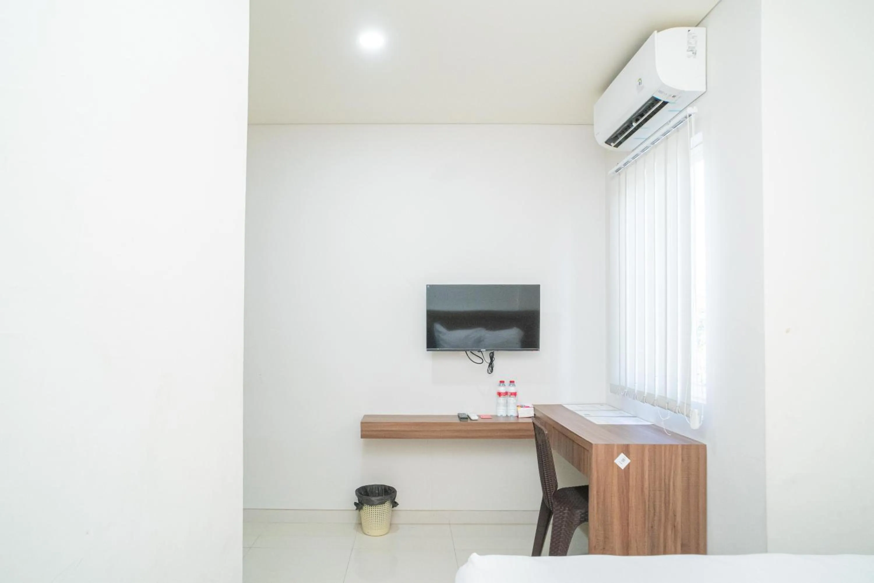 Bedroom in RedDoorz Plus @ Jalan Pemuda Timur Bojonegoro