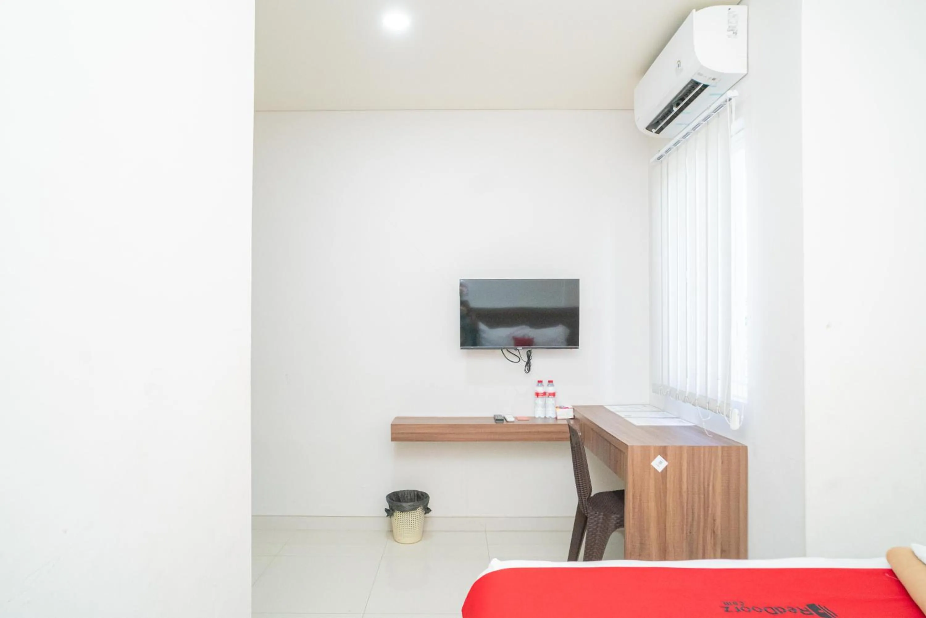 Bedroom in RedDoorz Plus @ Jalan Pemuda Timur Bojonegoro