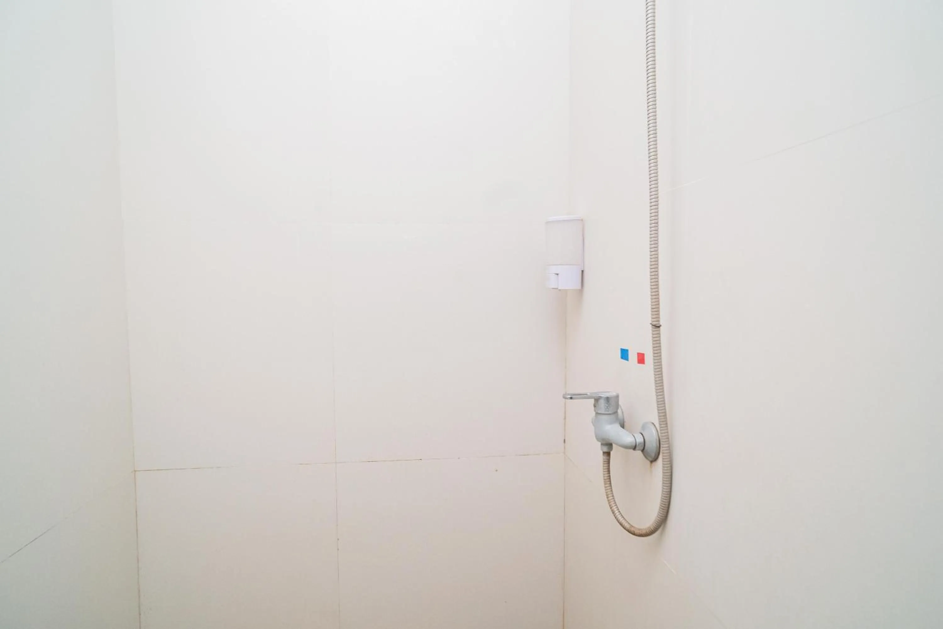 Bathroom in RedDoorz Plus @ Jalan Pemuda Timur Bojonegoro