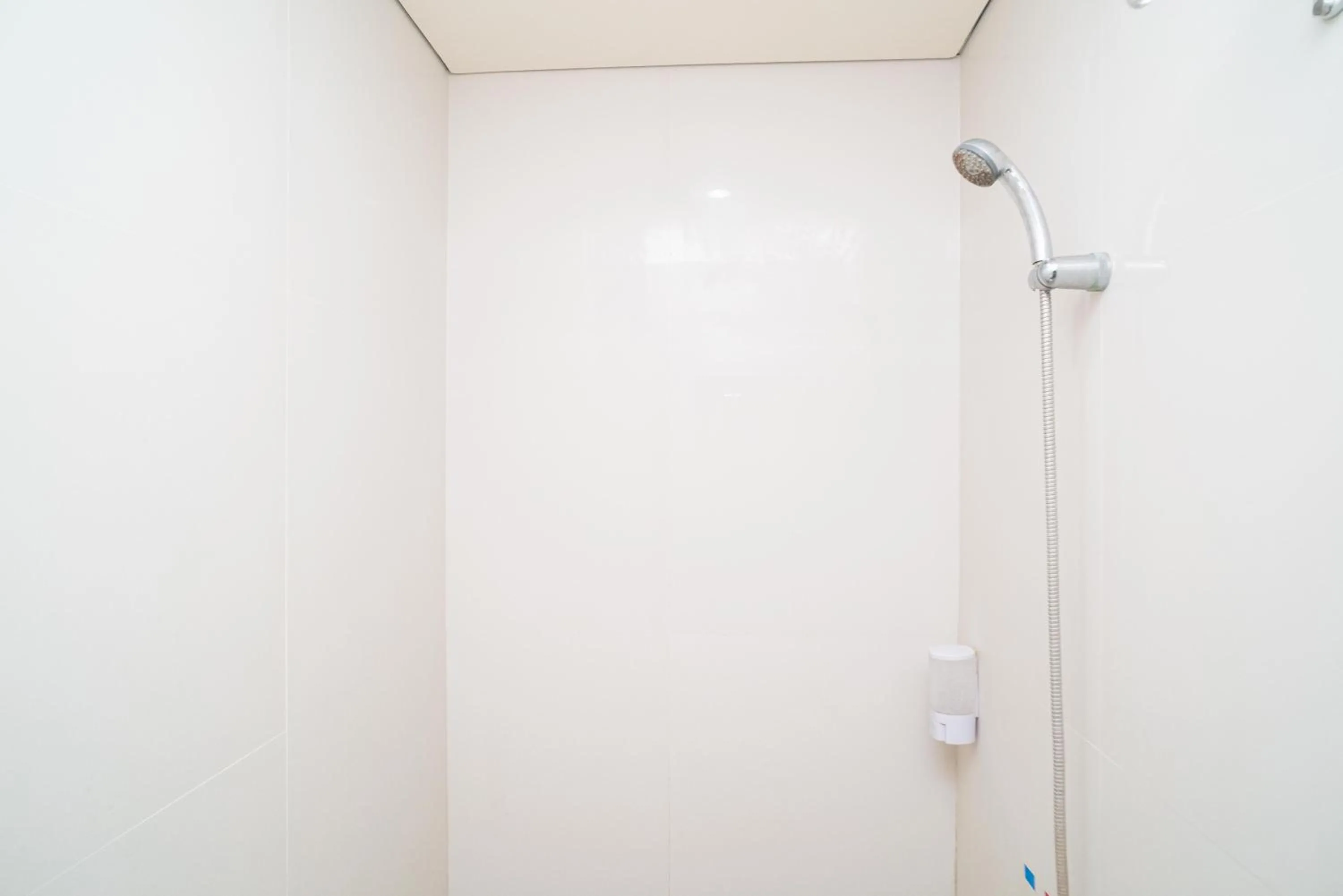 Bathroom in RedDoorz Plus @ Jalan Pemuda Timur Bojonegoro