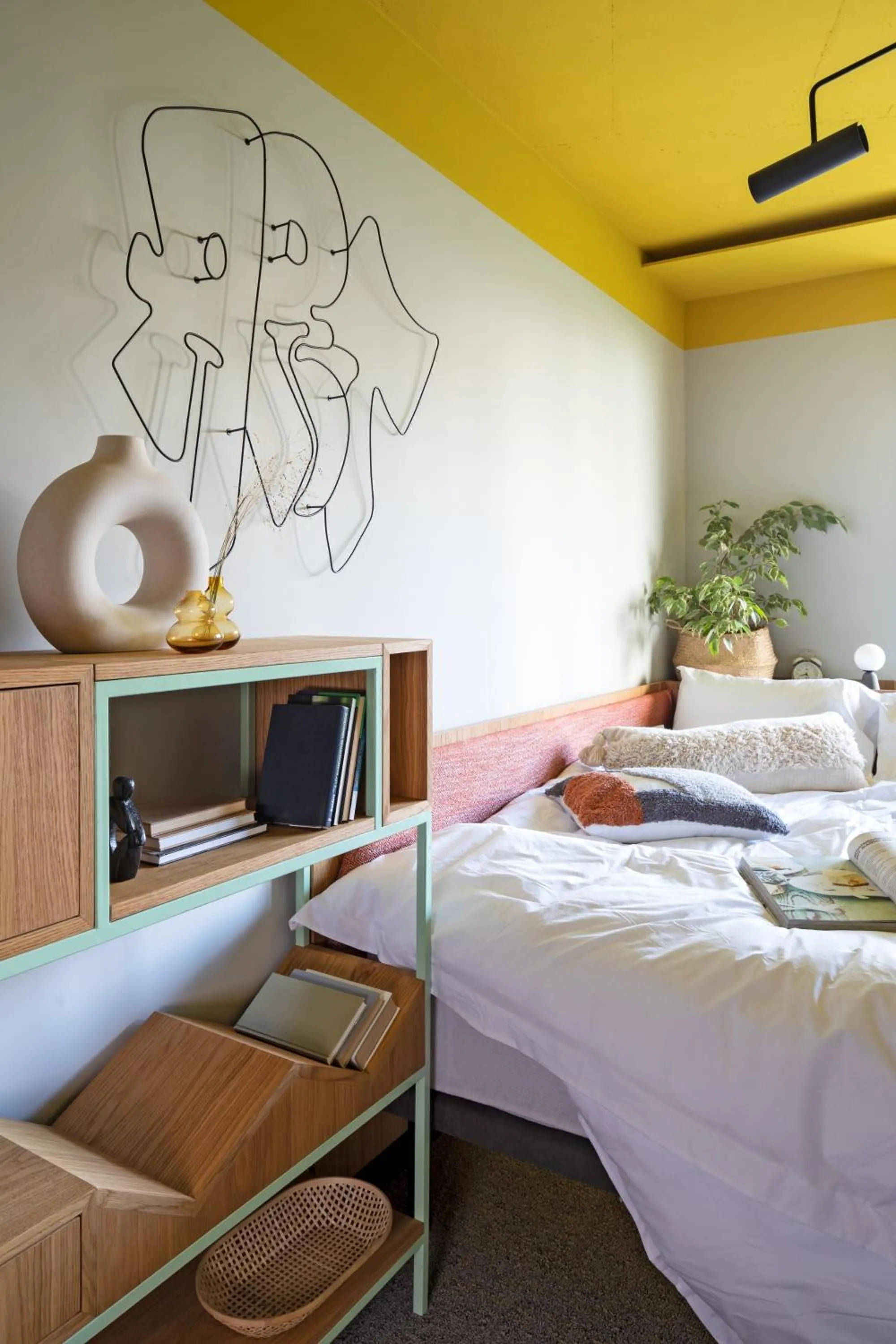 Photo of the whole room, Bed in SmartApart