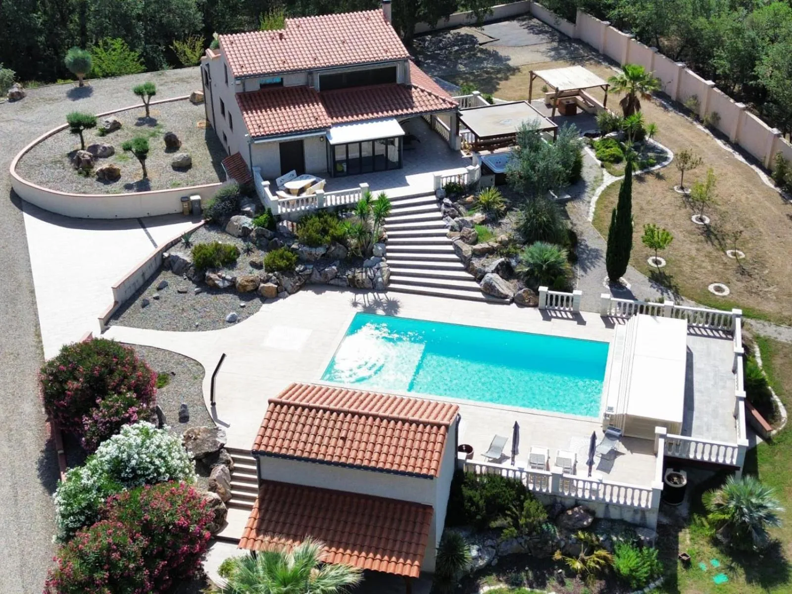 Property building in Villa RENE