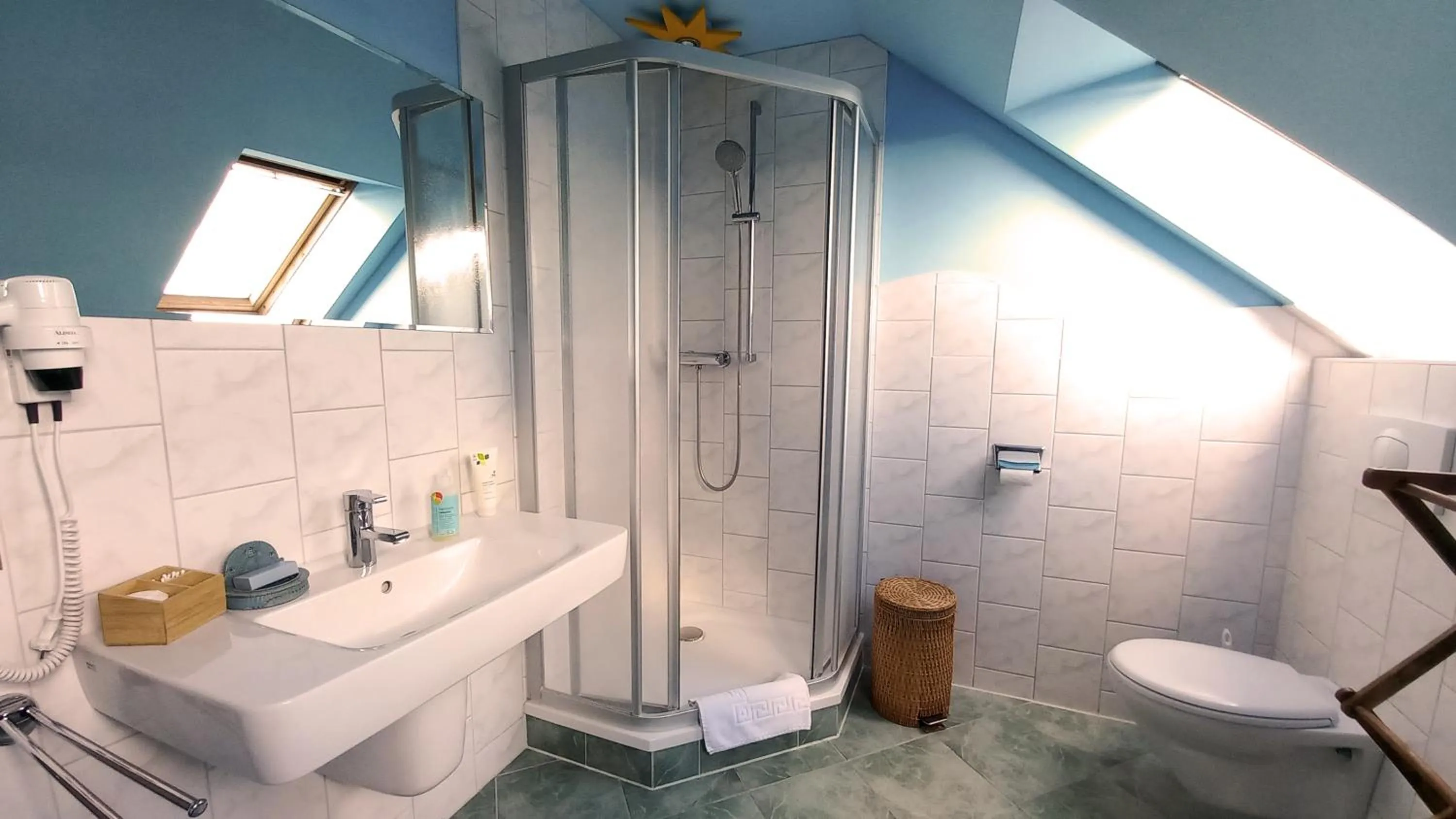 Shower in Triskele Haus - Ökologisches Gästehaus der Heilstätte Strelitz