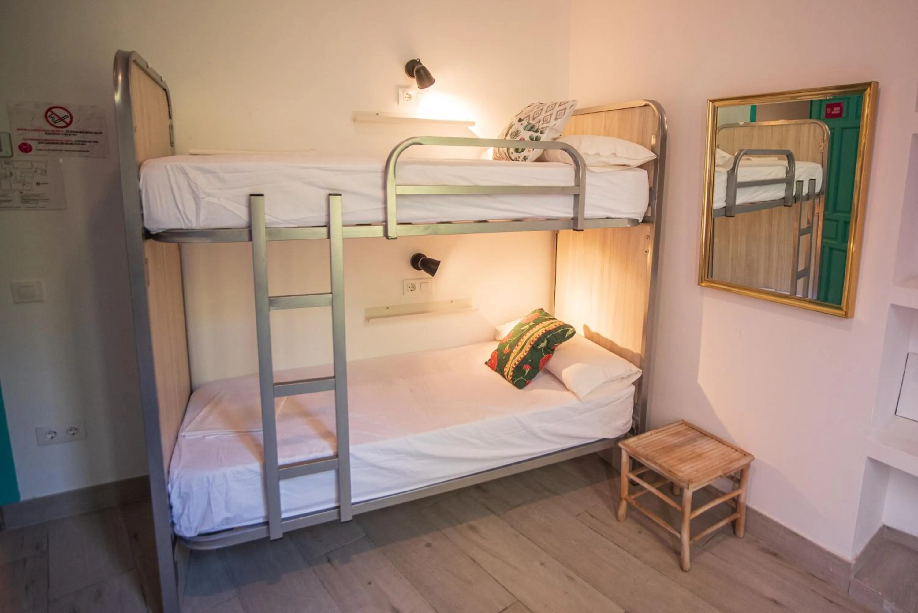 bunk bed, Bed in La Flamenka Hostel