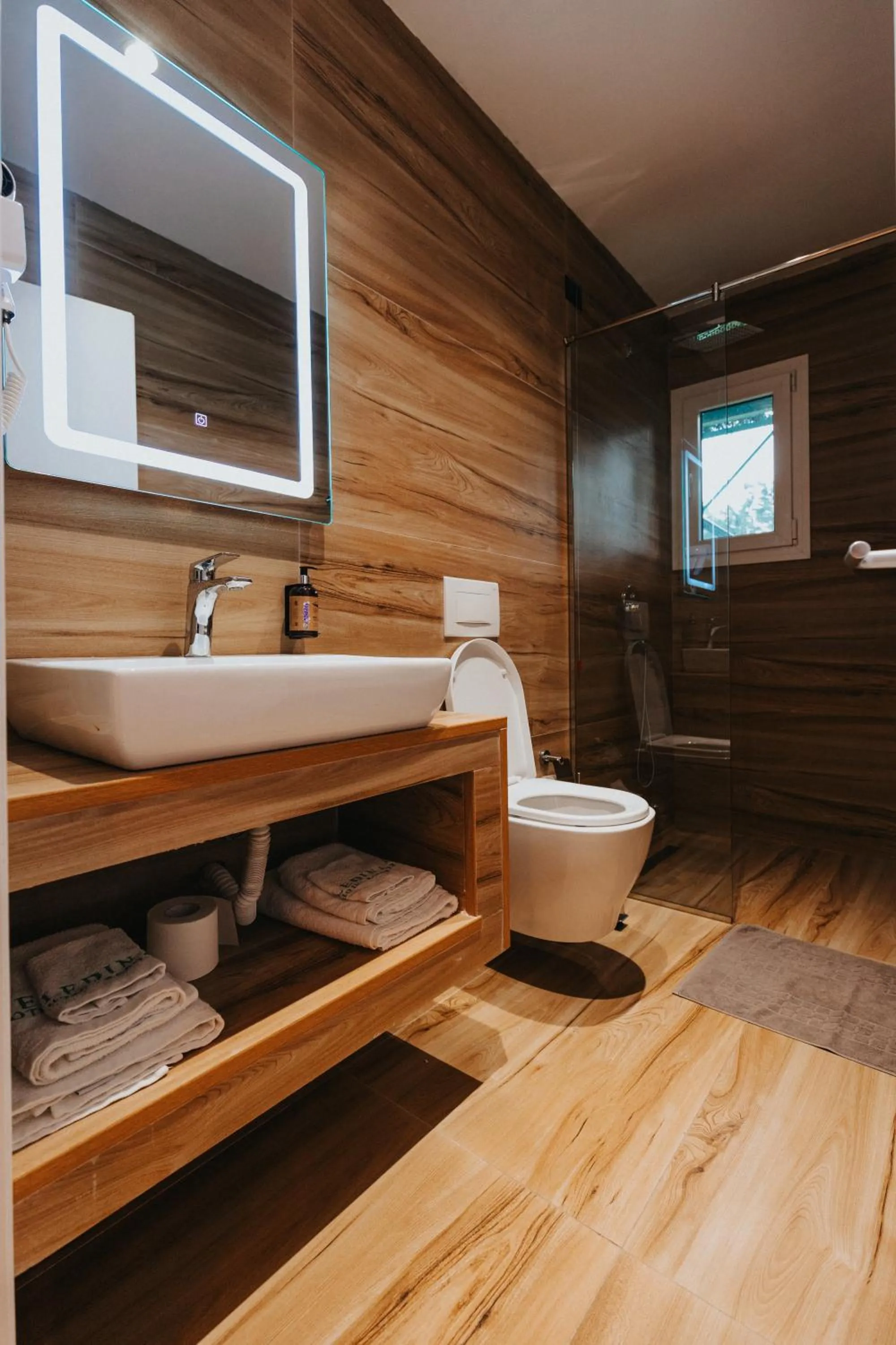 Toilet in Ledina Hotel